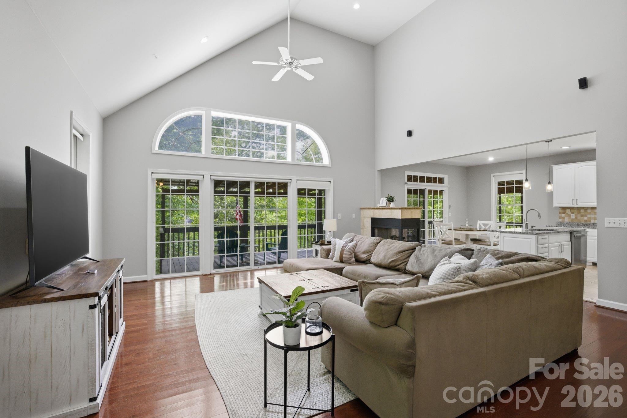 424 Mountain Harbor Drive Property Photo 9