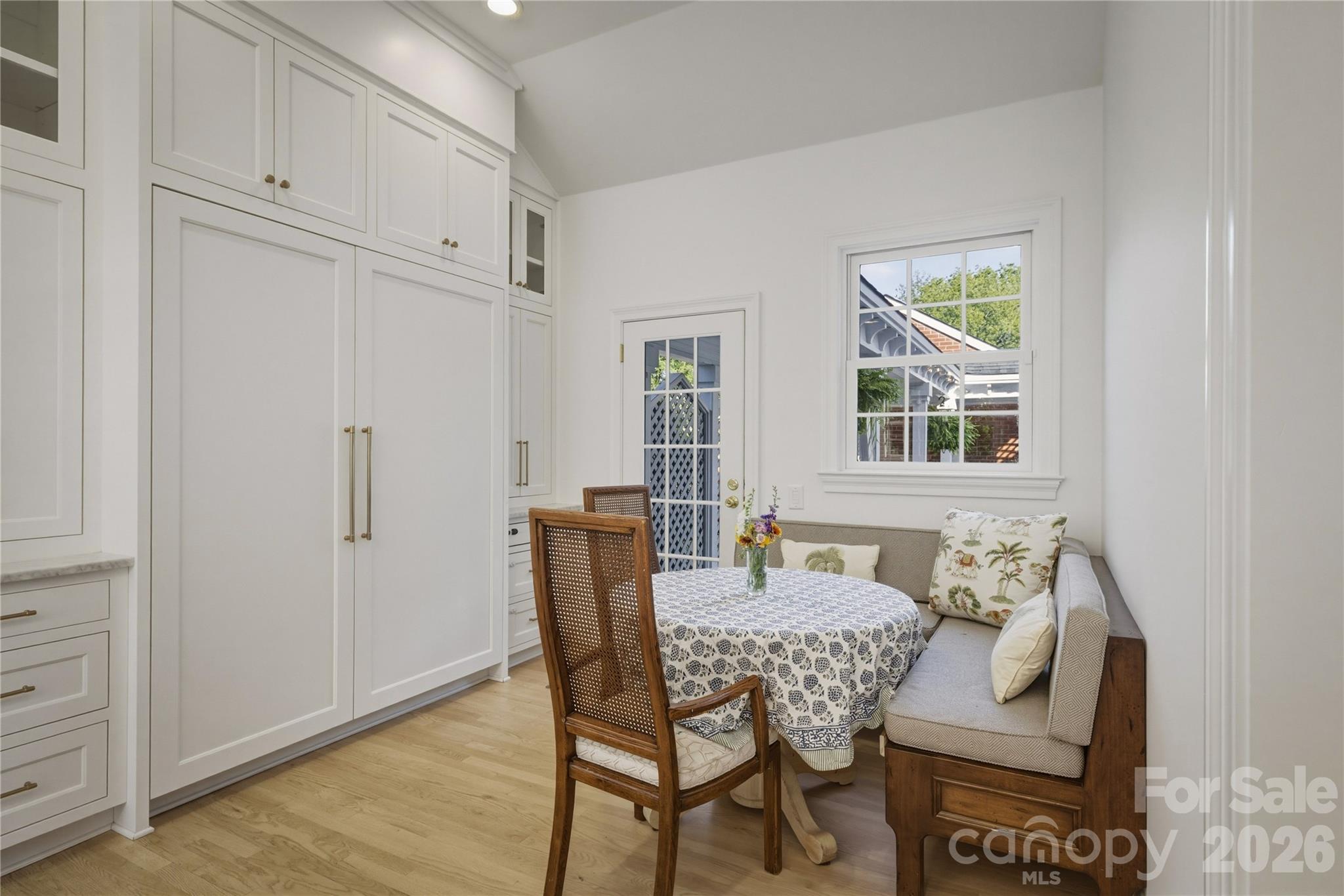 319 W Union Street Property Photo 10