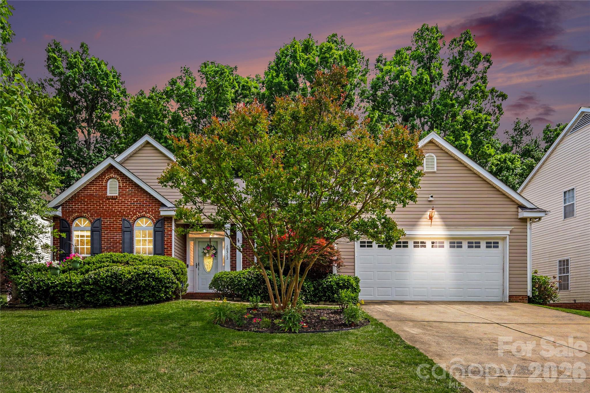 10312 Fairbourne Court Property Photo 2