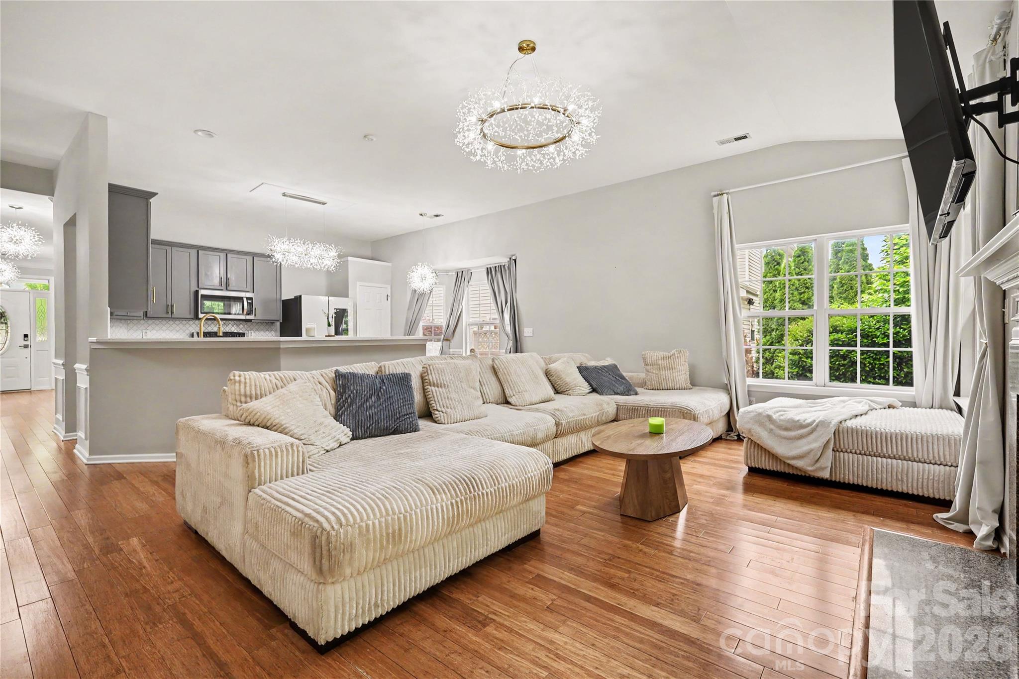 10312 Fairbourne Court Property Photo 6