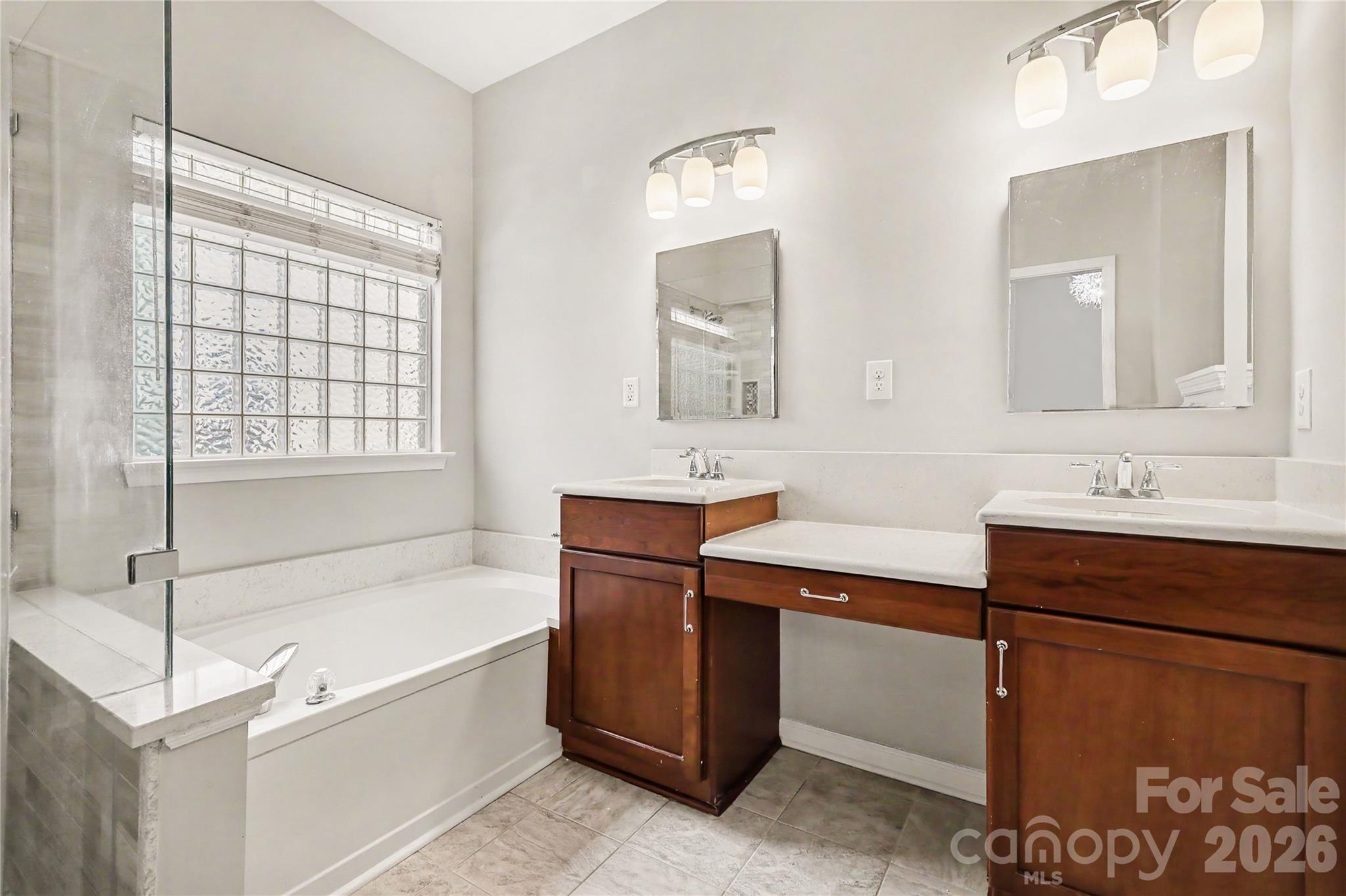 10312 Fairbourne Court Property Photo 15