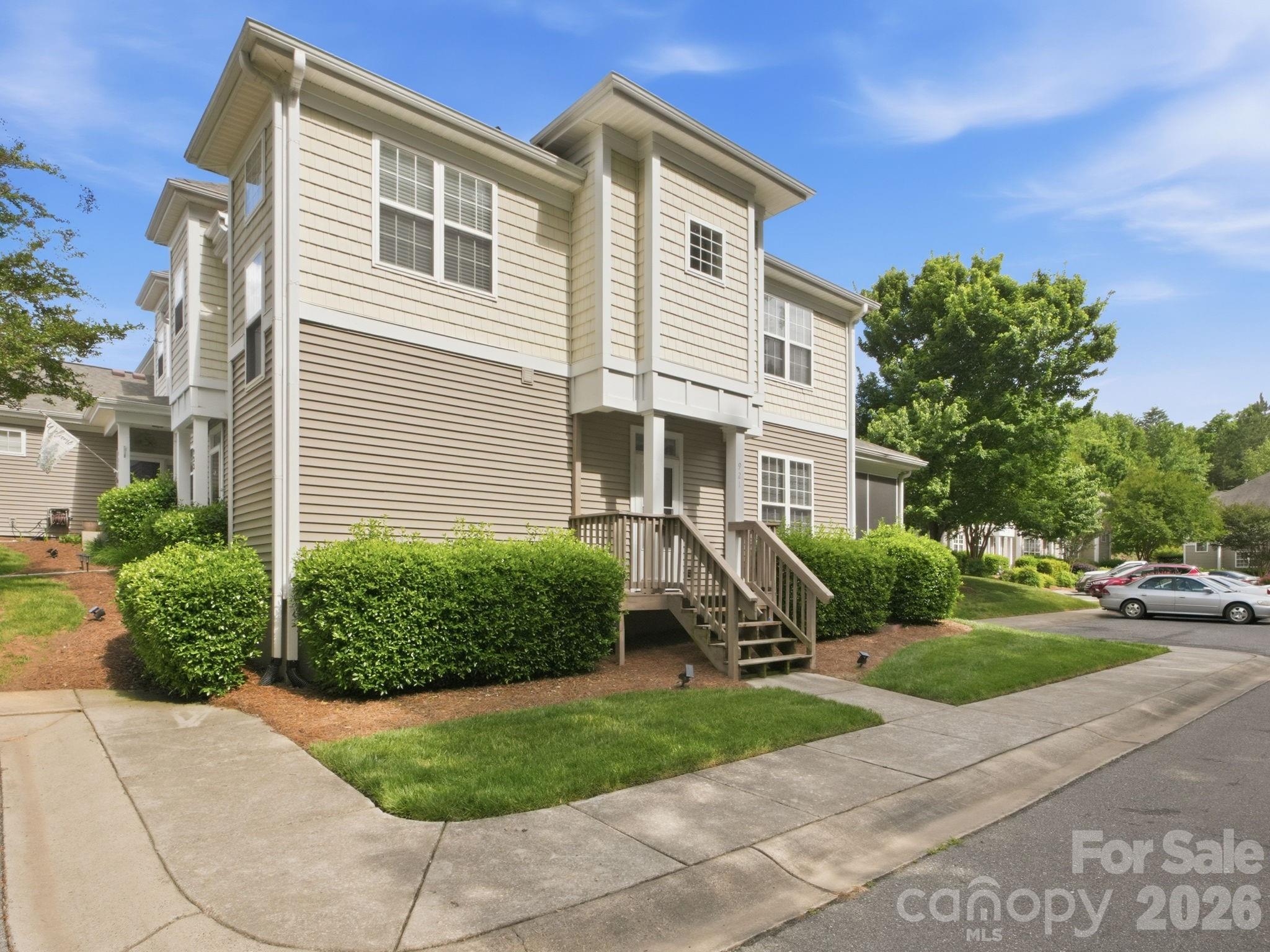 921 Ashworth Drive Property Photo 3