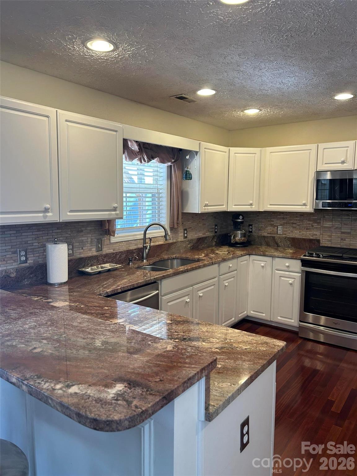 323 Swamp Fox Drive Property Photo 8