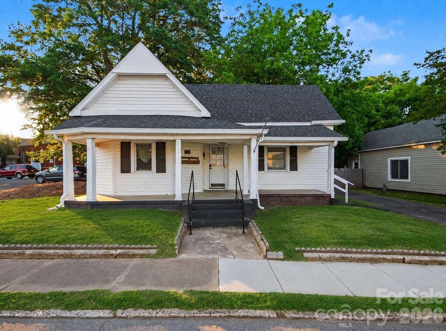 198 Buffalo Avenue Property Photo 1