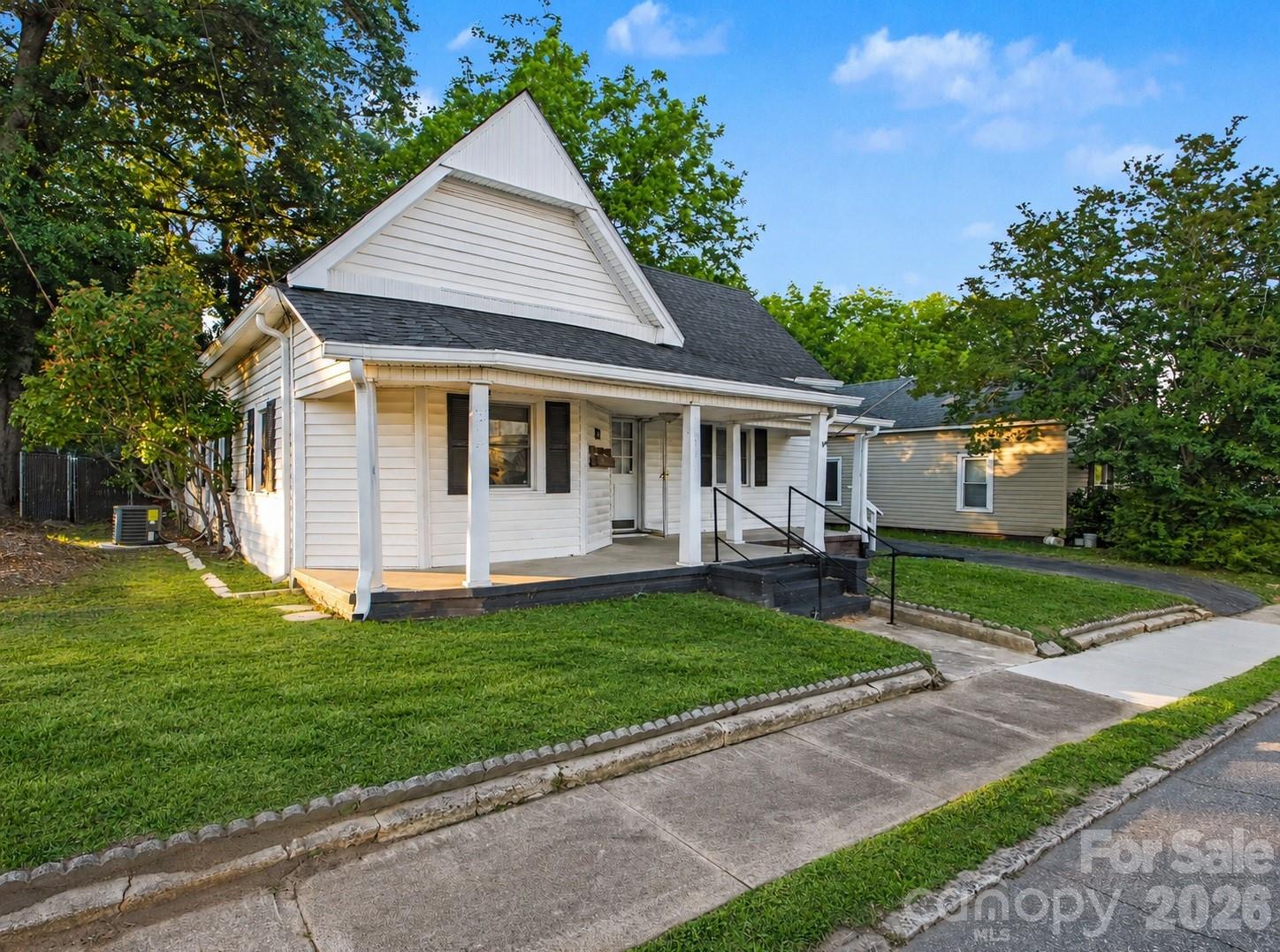 198 Buffalo Avenue Property Photo 2
