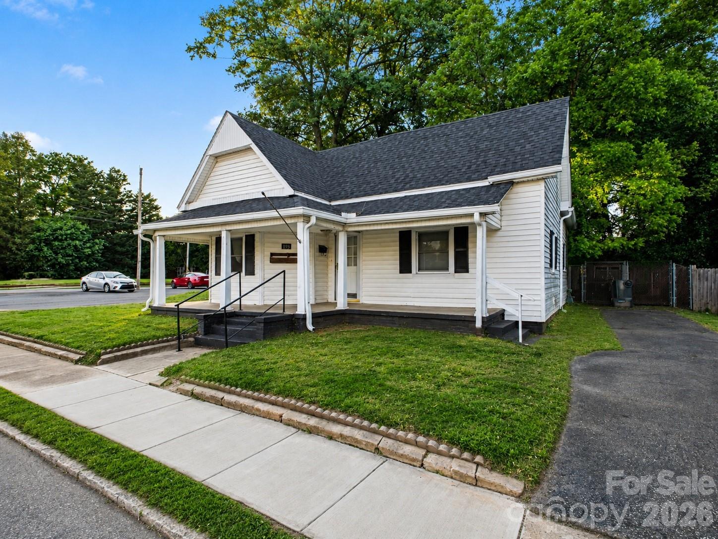 198 Buffalo Avenue Property Photo 3