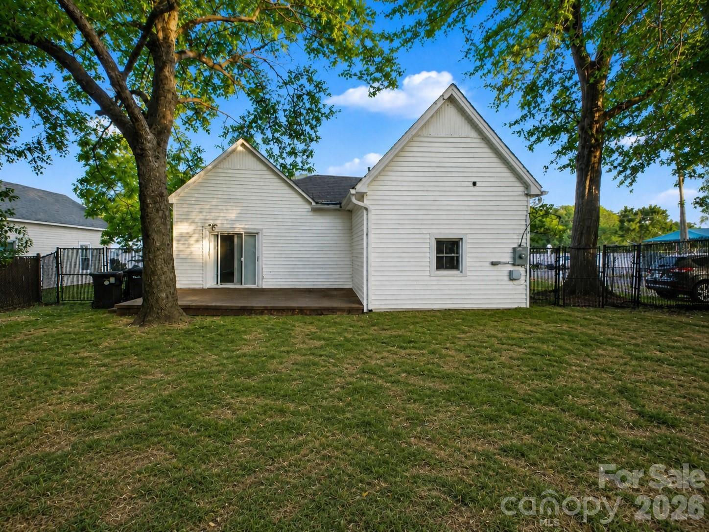 198 Buffalo Avenue Property Photo 4