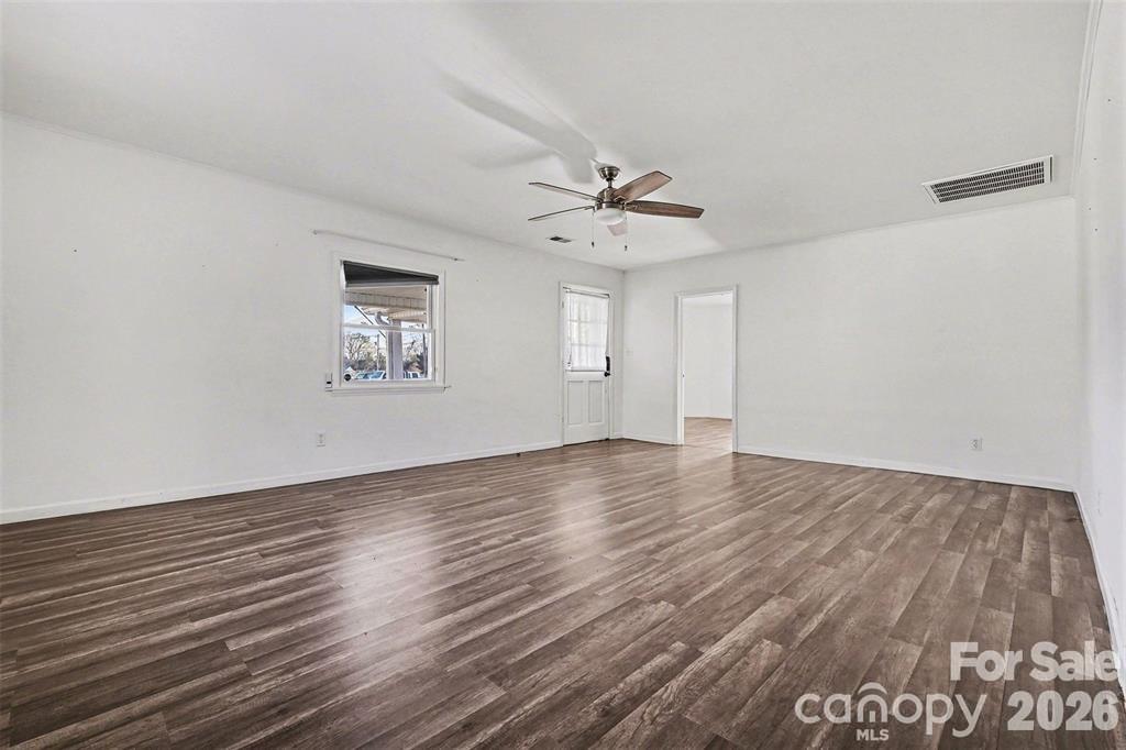 198 Buffalo Avenue Property Photo 8