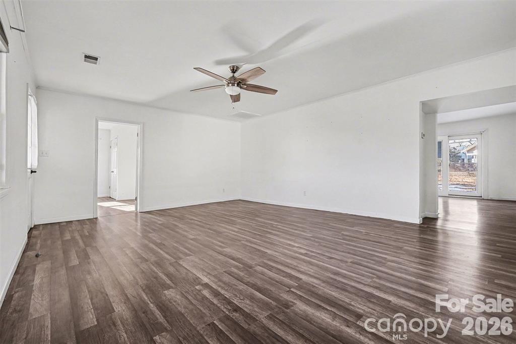 198 Buffalo Avenue Property Photo 9