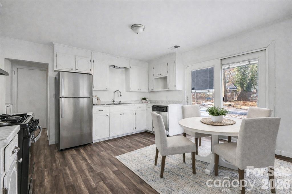 198 Buffalo Avenue Property Photo 10