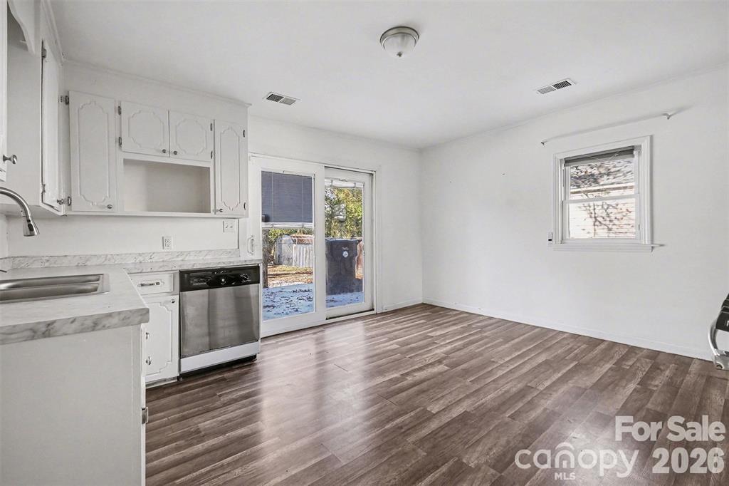 198 Buffalo Avenue Property Photo 13