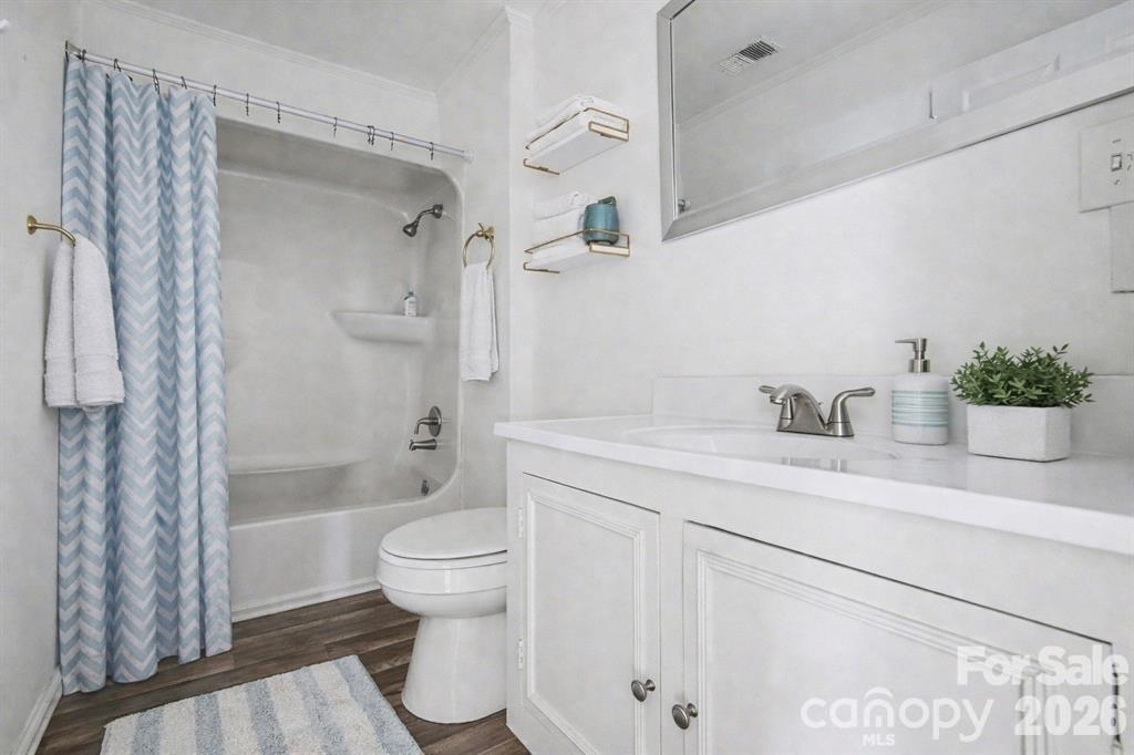 198 Buffalo Avenue Property Photo 16