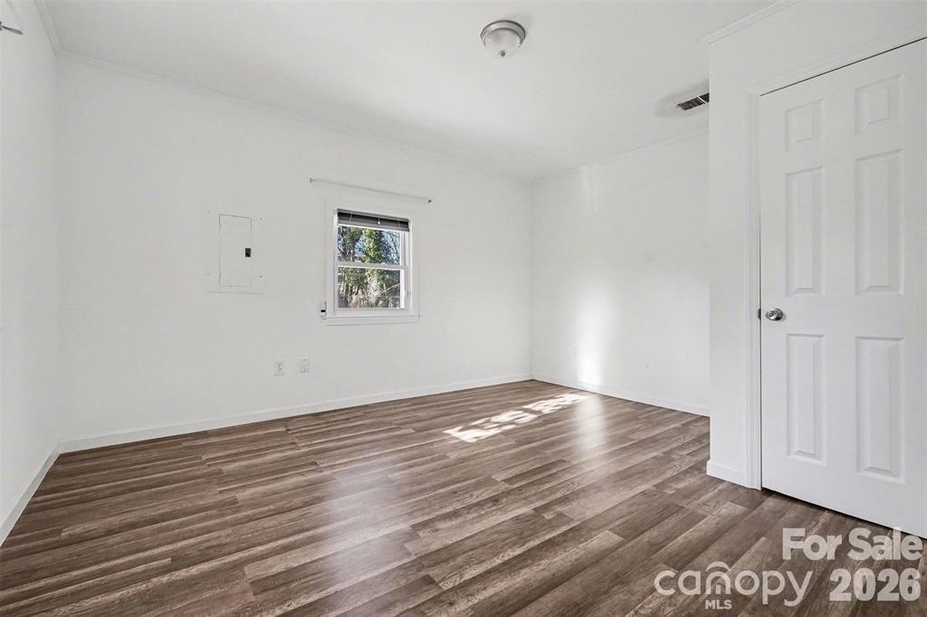 198 Buffalo Avenue Property Photo 25