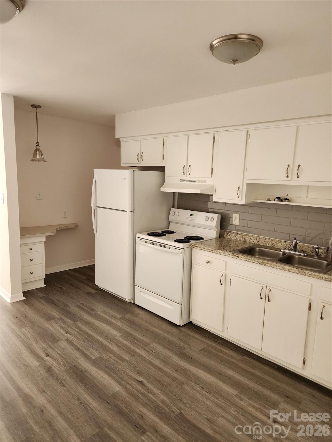 601 Camrose Drive Property Photo 4