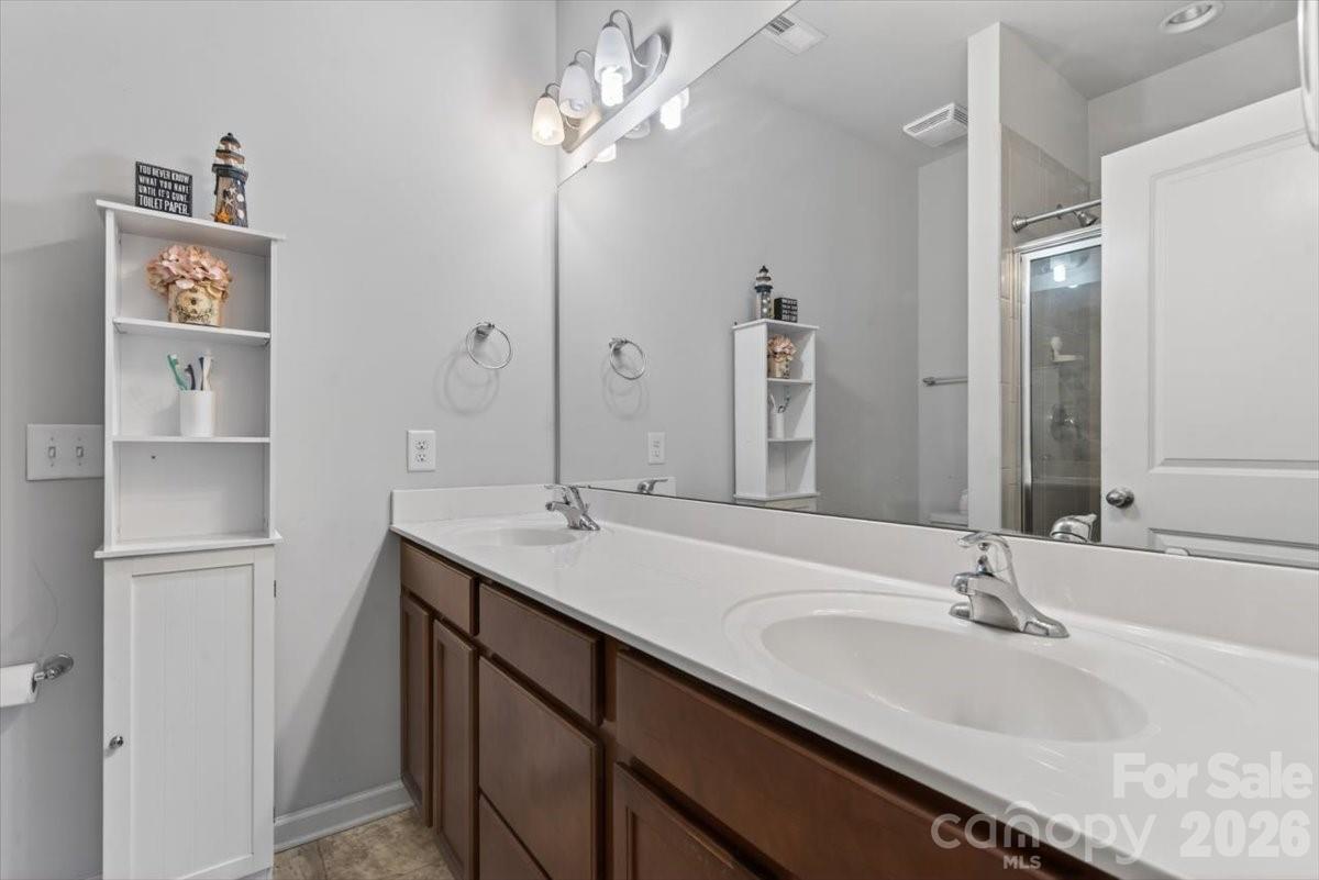 117 N Island Village Drive Property Photo 19