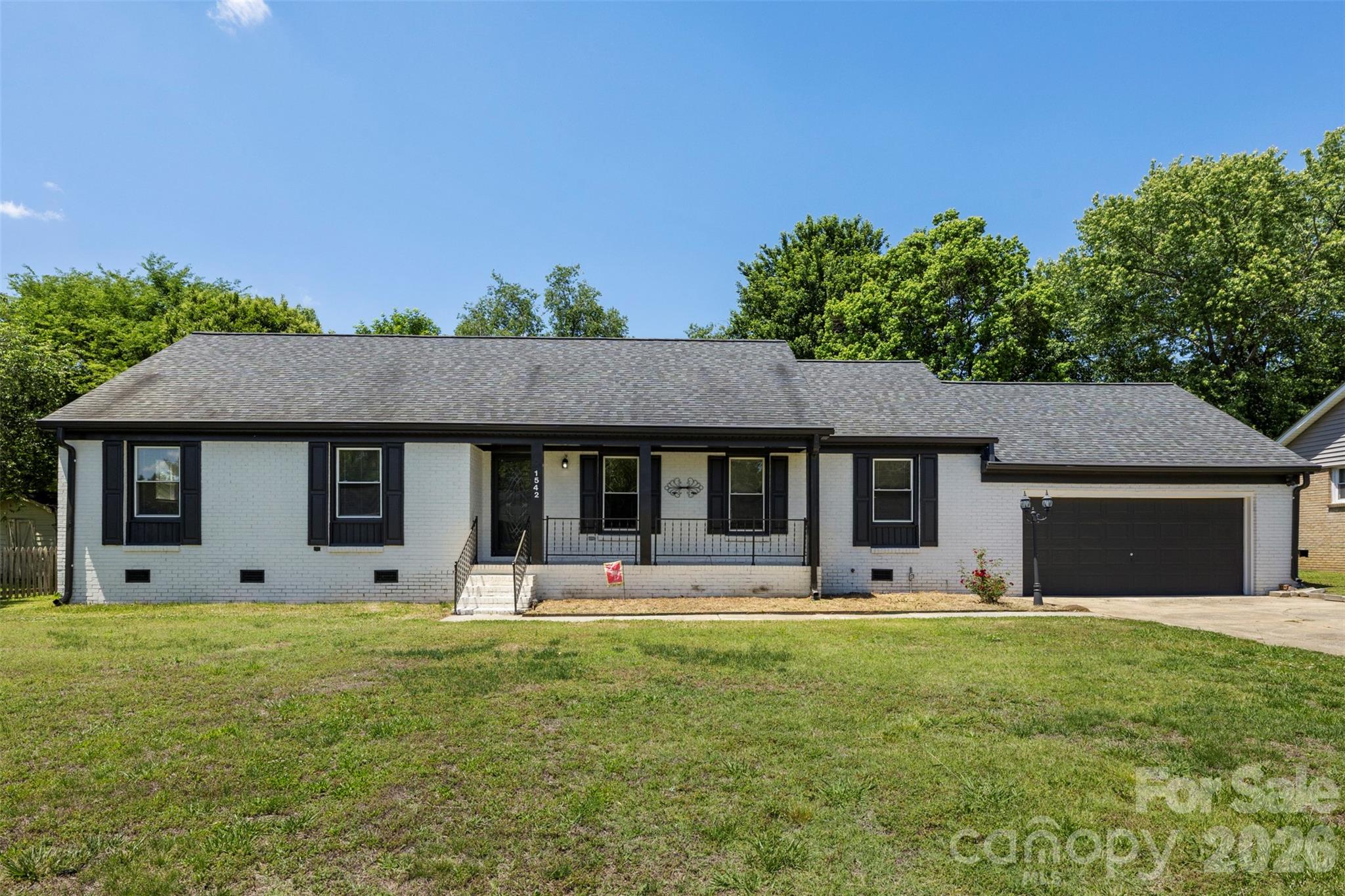 1542 Fieldcrest Circle Property Photo 1