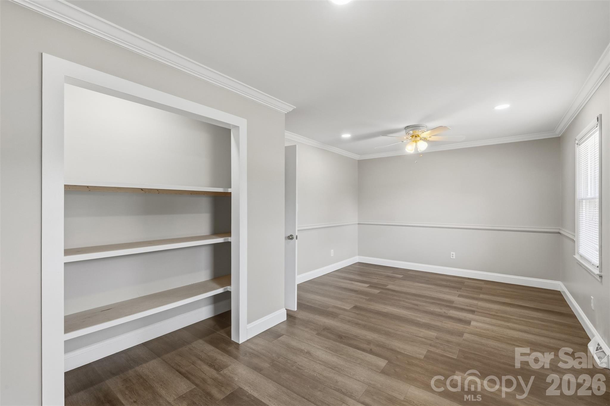 1542 Fieldcrest Circle Property Photo 12