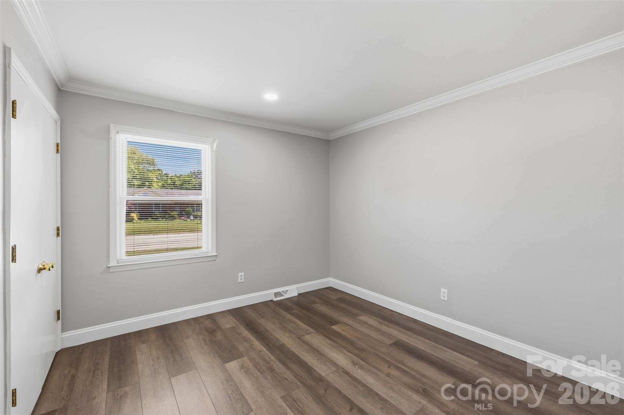 1542 Fieldcrest Circle Property Photo 13