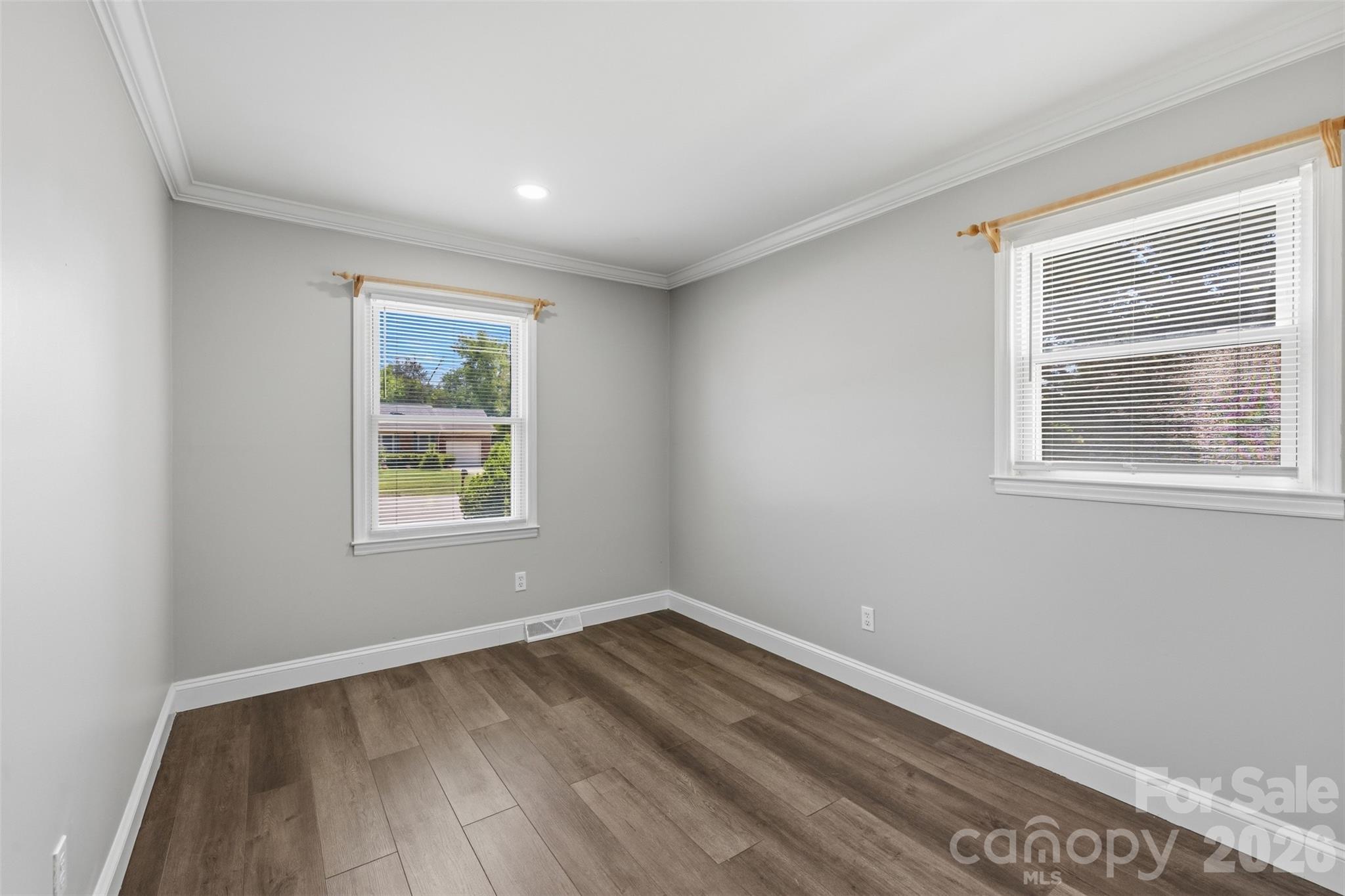 1542 Fieldcrest Circle Property Photo 15