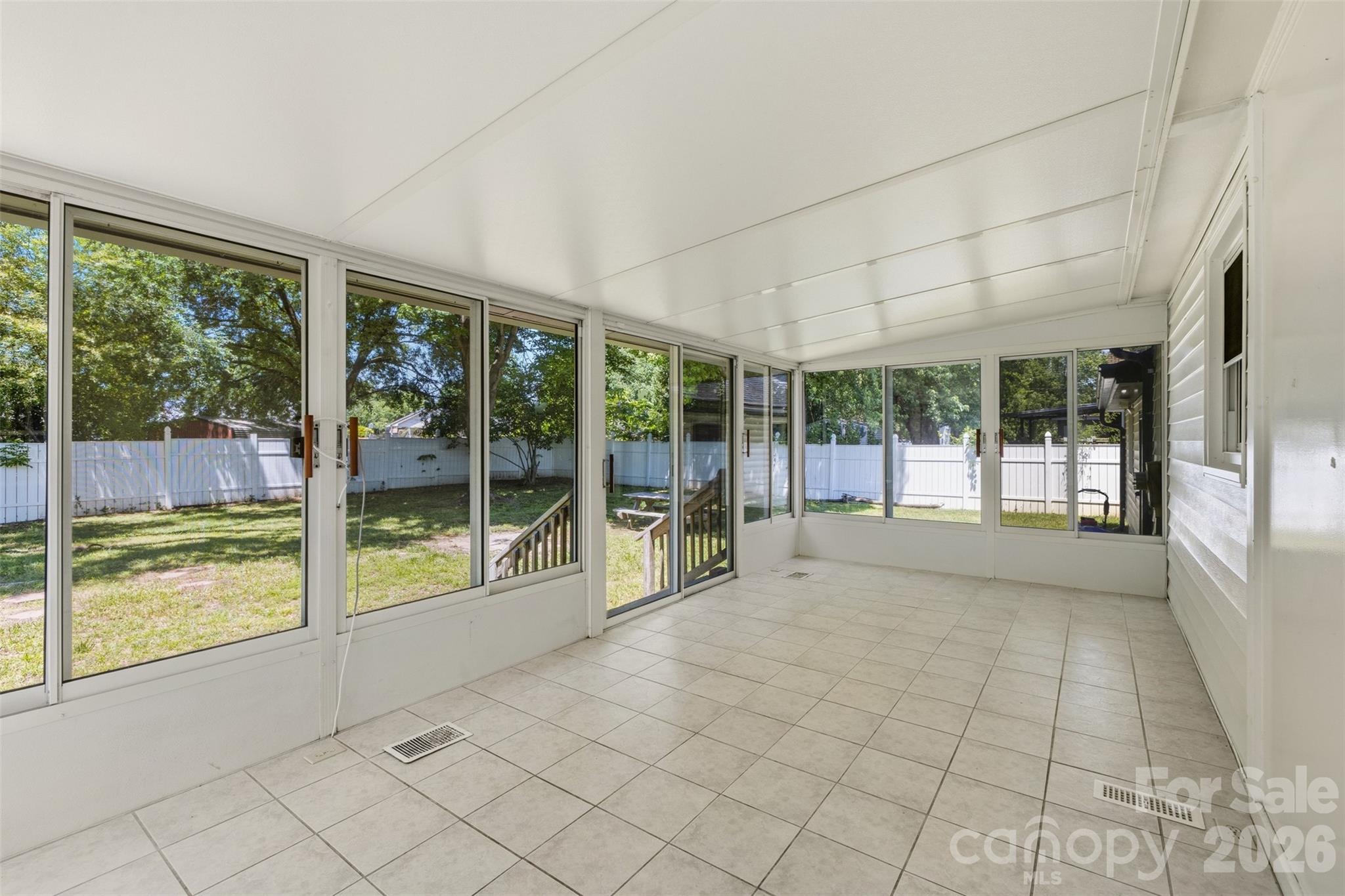 1542 Fieldcrest Circle Property Photo 17