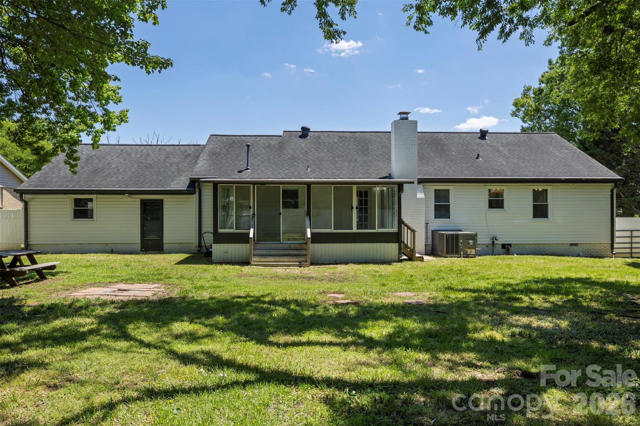 1542 Fieldcrest Circle Property Photo 18