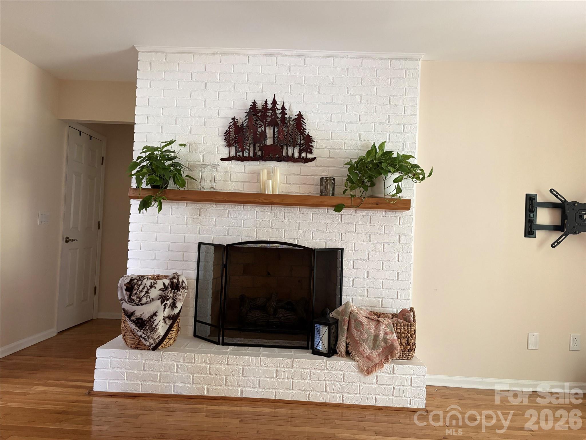 610 Britton Creek Drive Property Photo 9