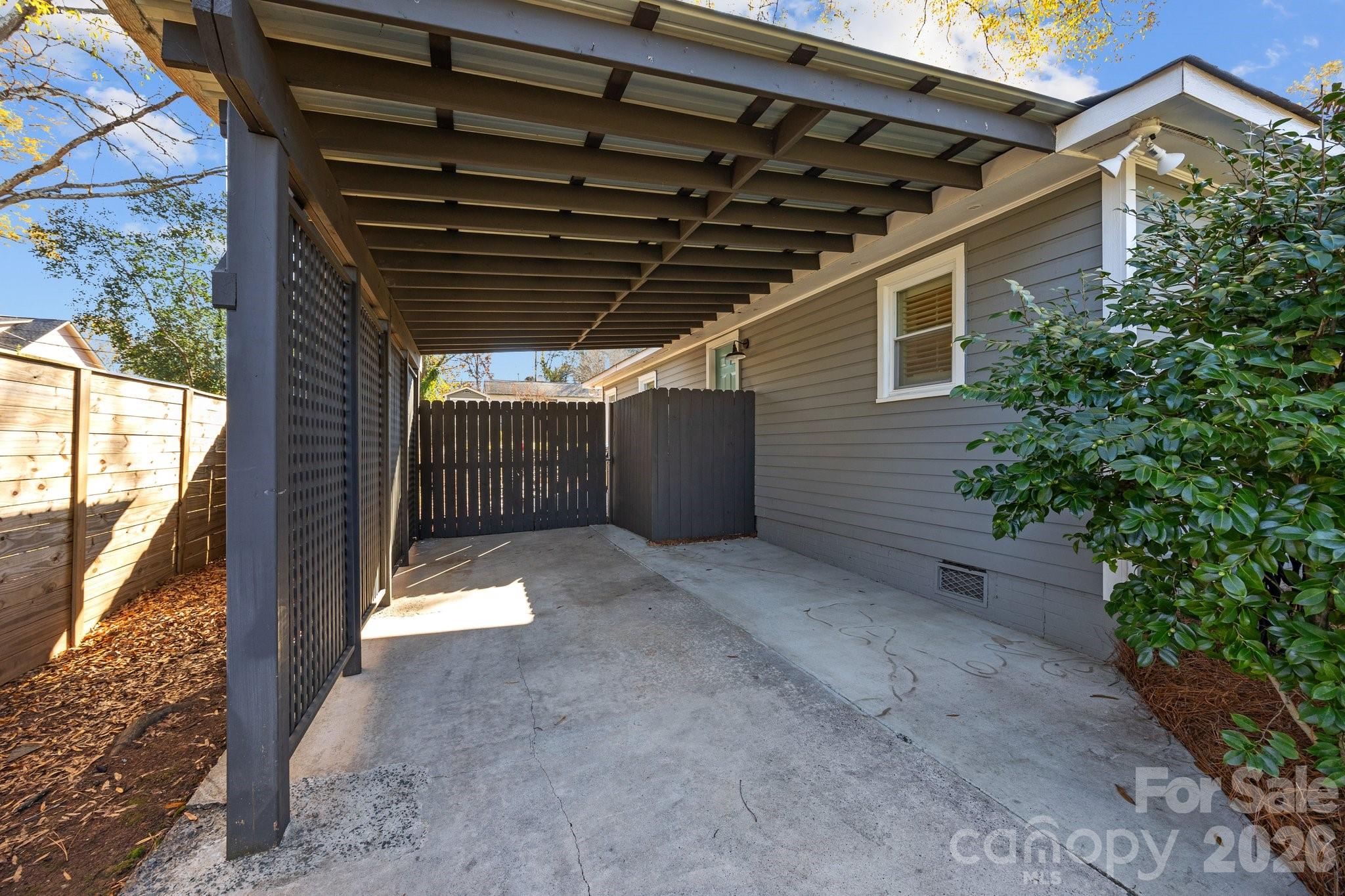 106 N Turner Avenue Property Photo 5
