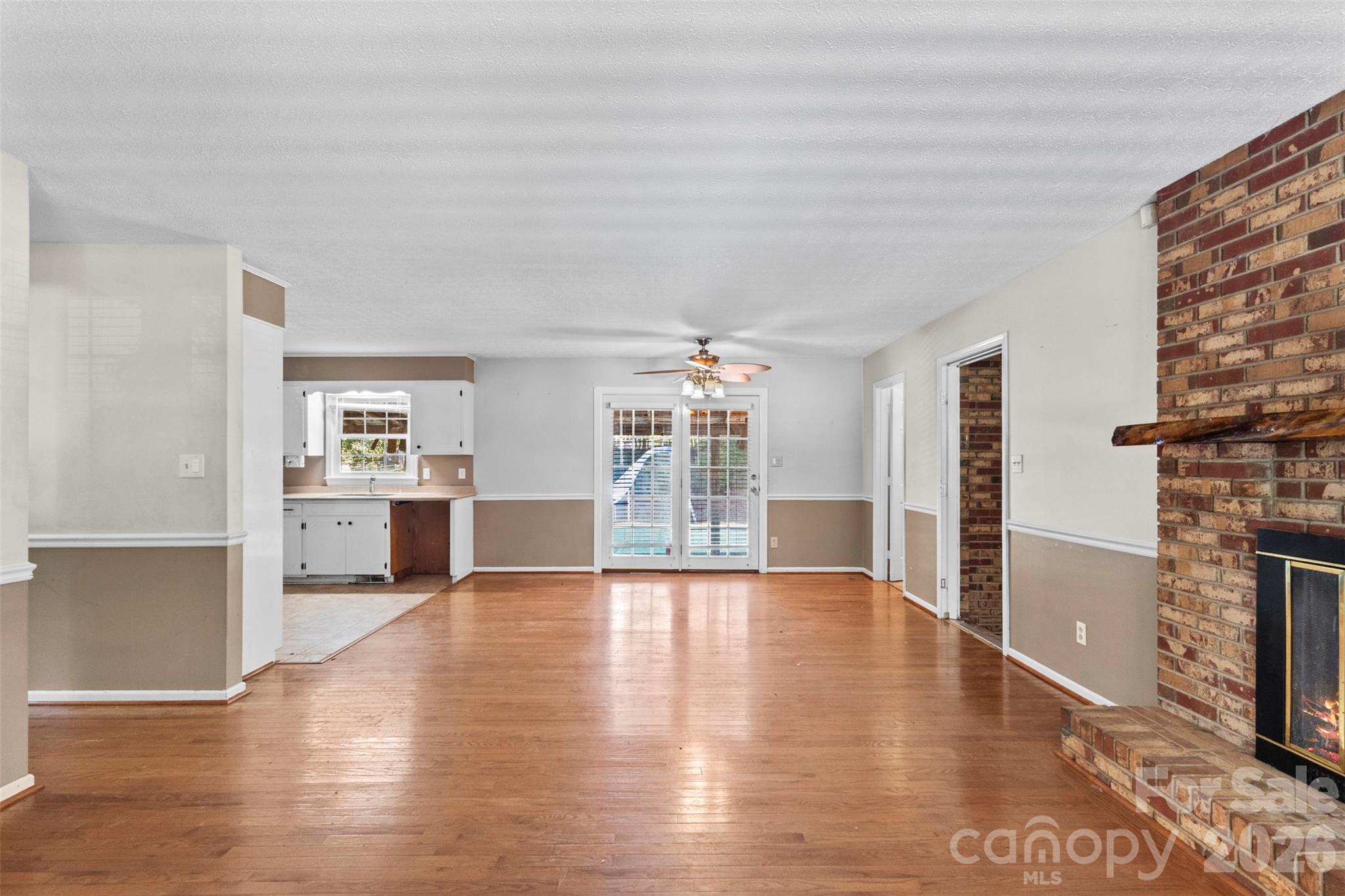 320 Amhurst Drive Property Photo 4