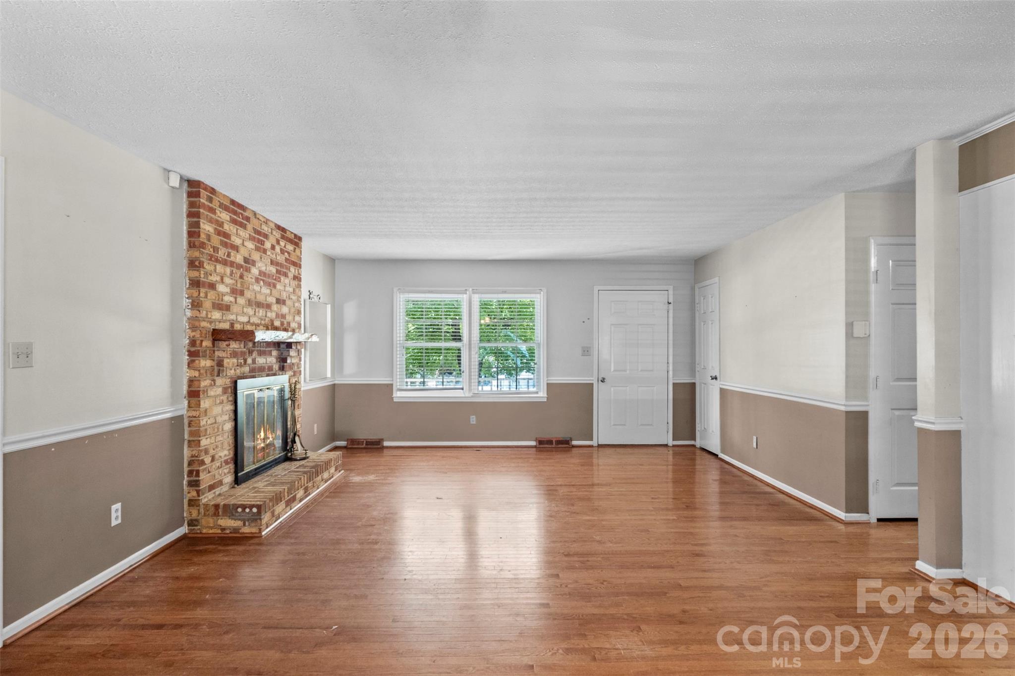 320 Amhurst Drive Property Photo 5
