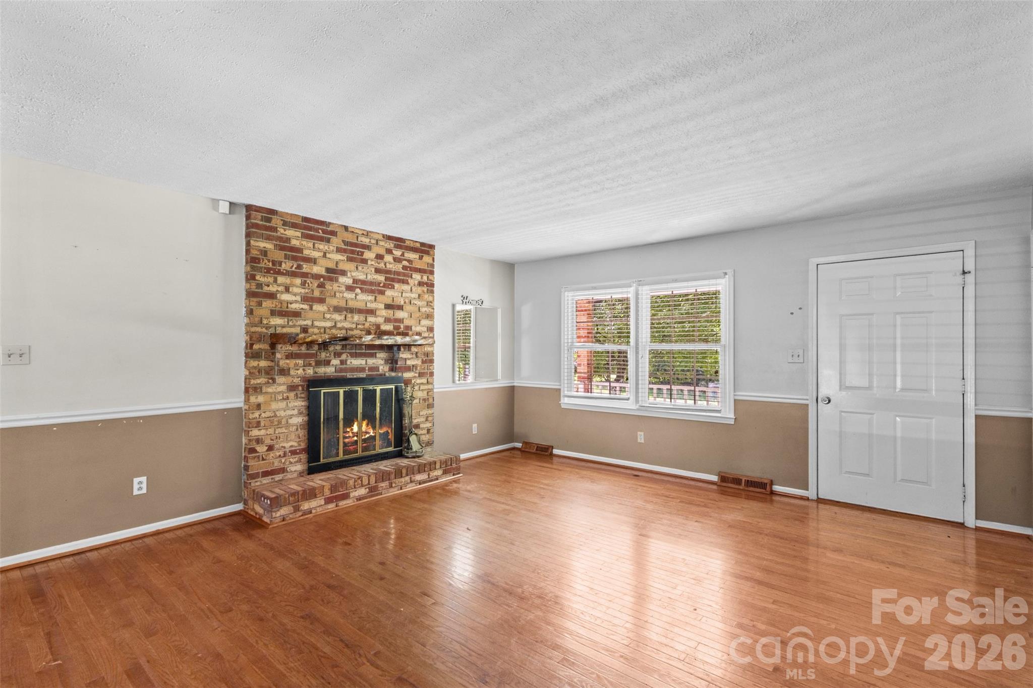 320 Amhurst Drive Property Photo 6