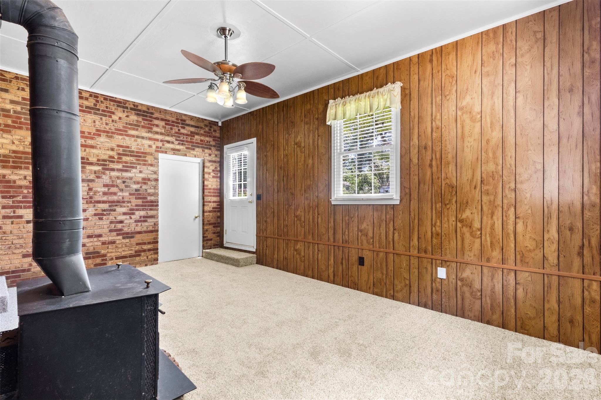 320 Amhurst Drive Property Photo 9