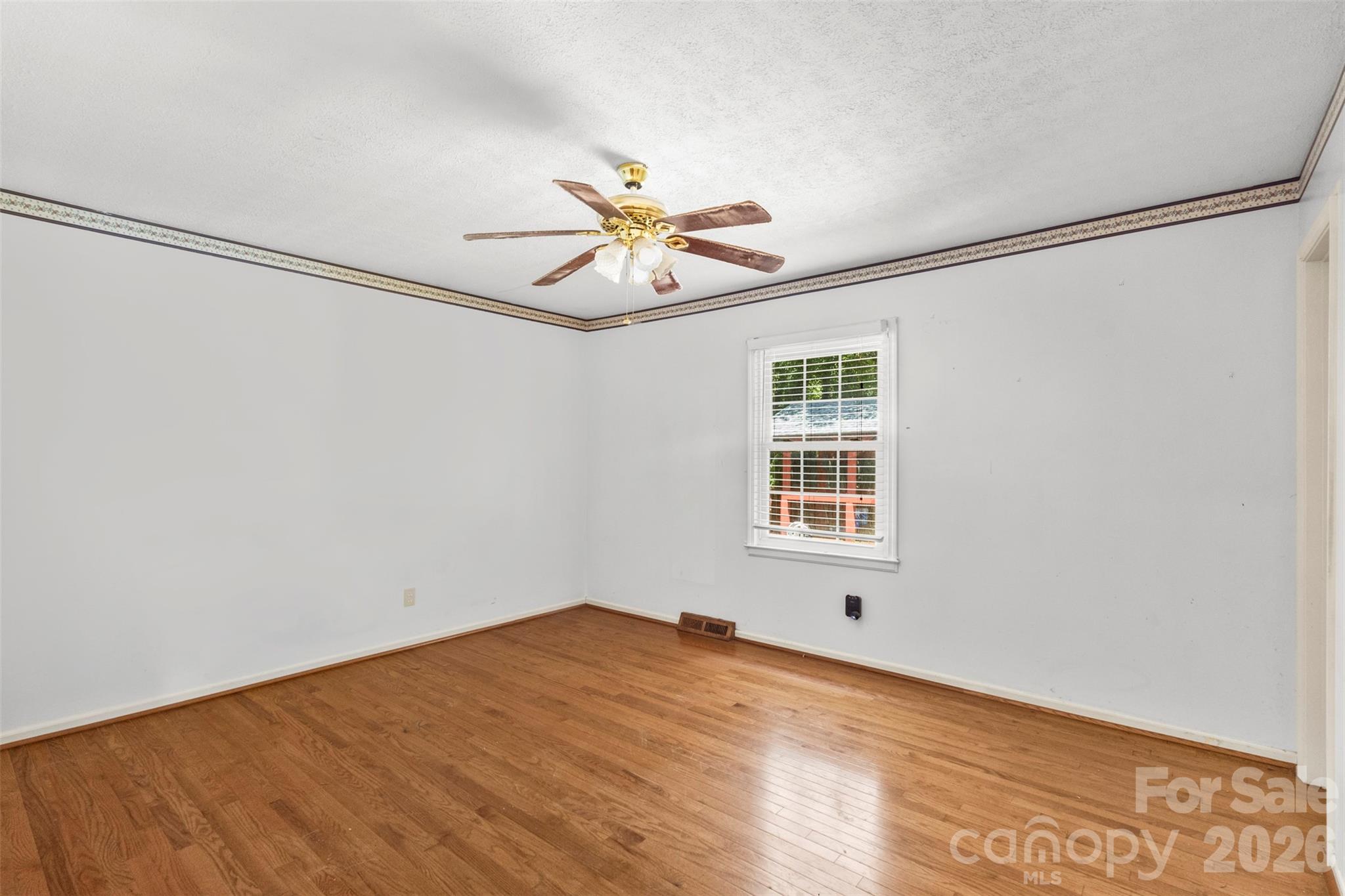 320 Amhurst Drive Property Photo 10