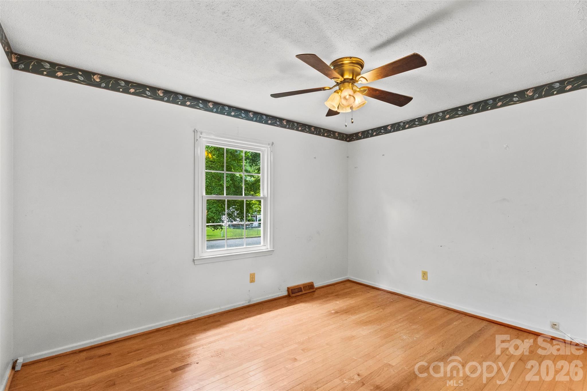 320 Amhurst Drive Property Photo 13