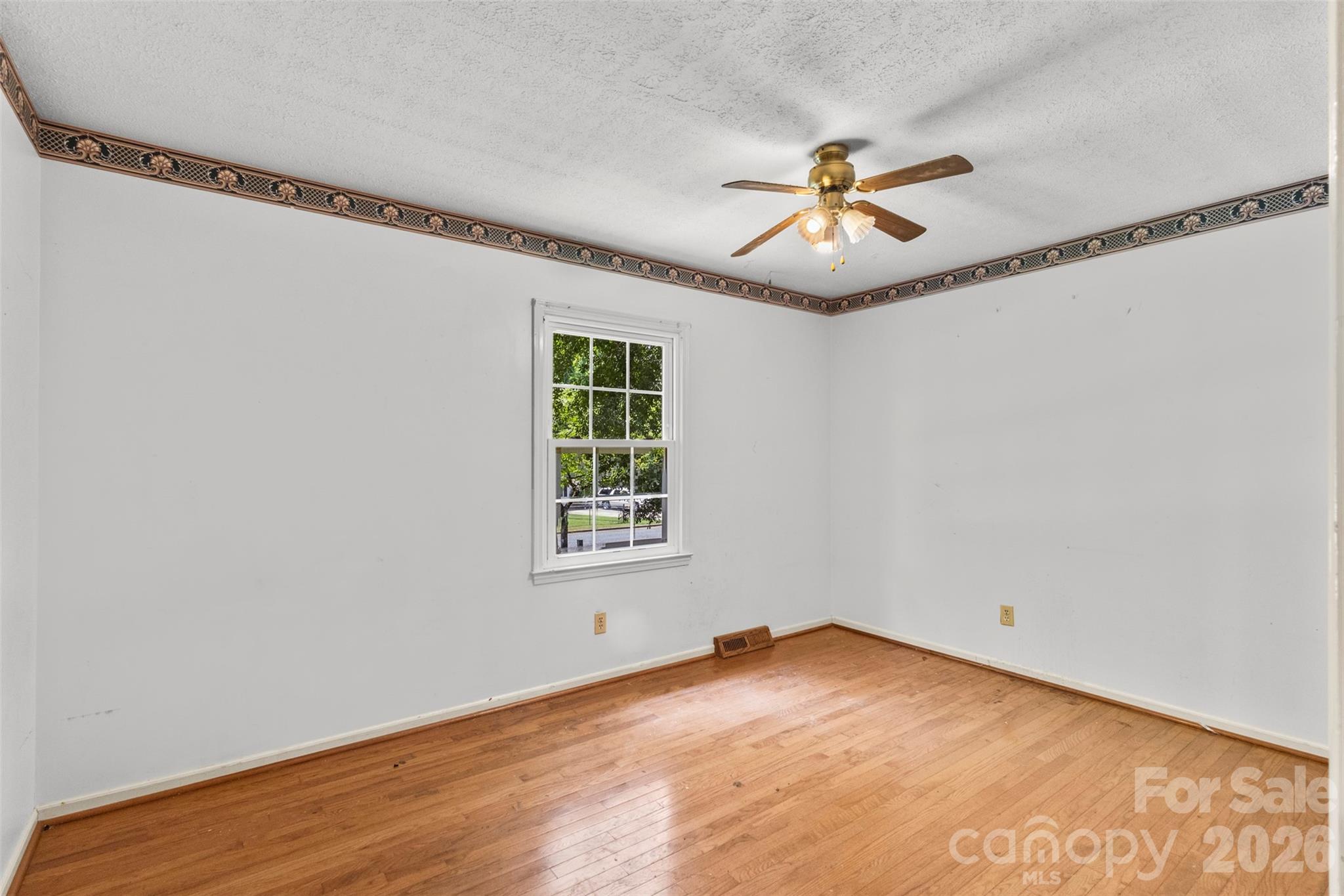 320 Amhurst Drive Property Photo 15
