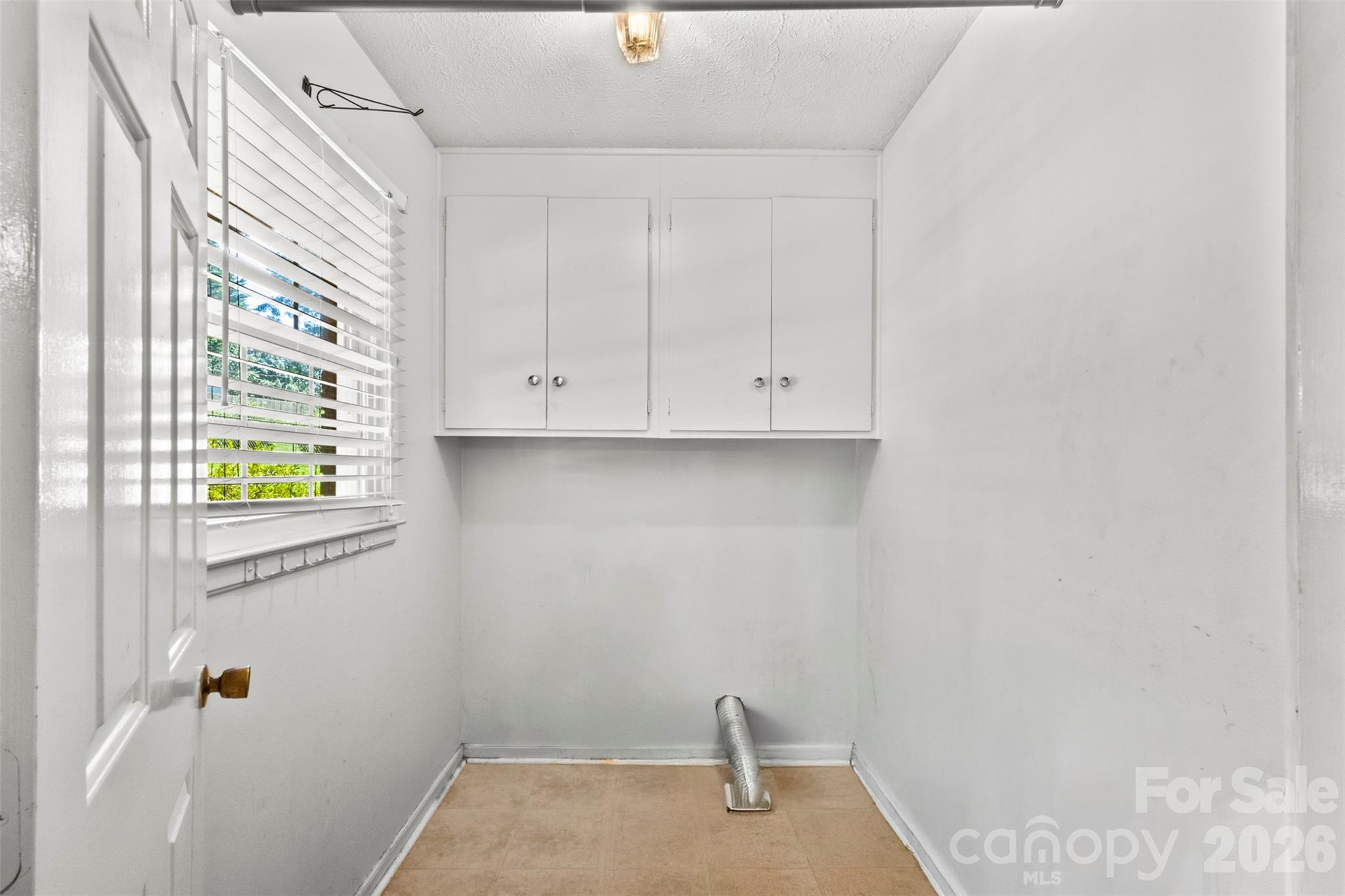 320 Amhurst Drive Property Photo 18