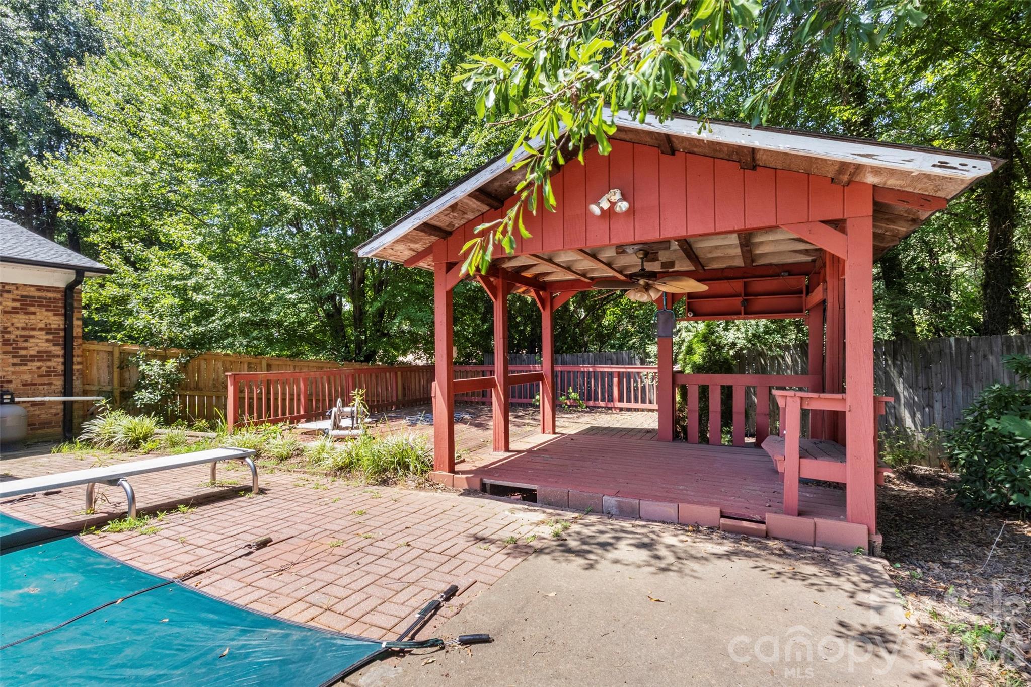 320 Amhurst Drive Property Photo 20