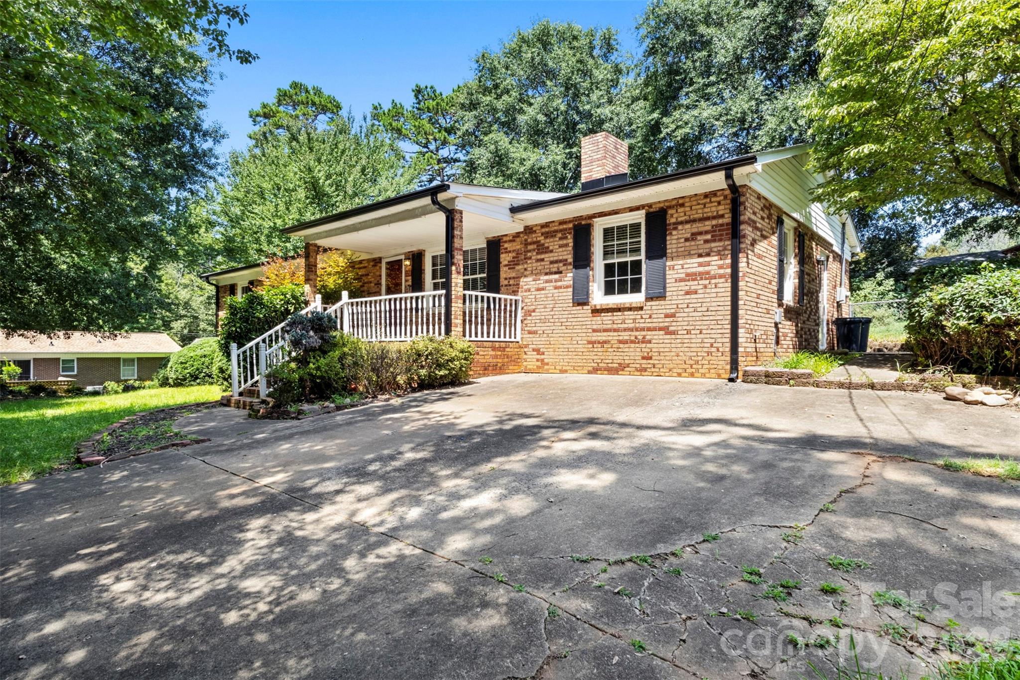 320 Amhurst Drive Property Photo 24