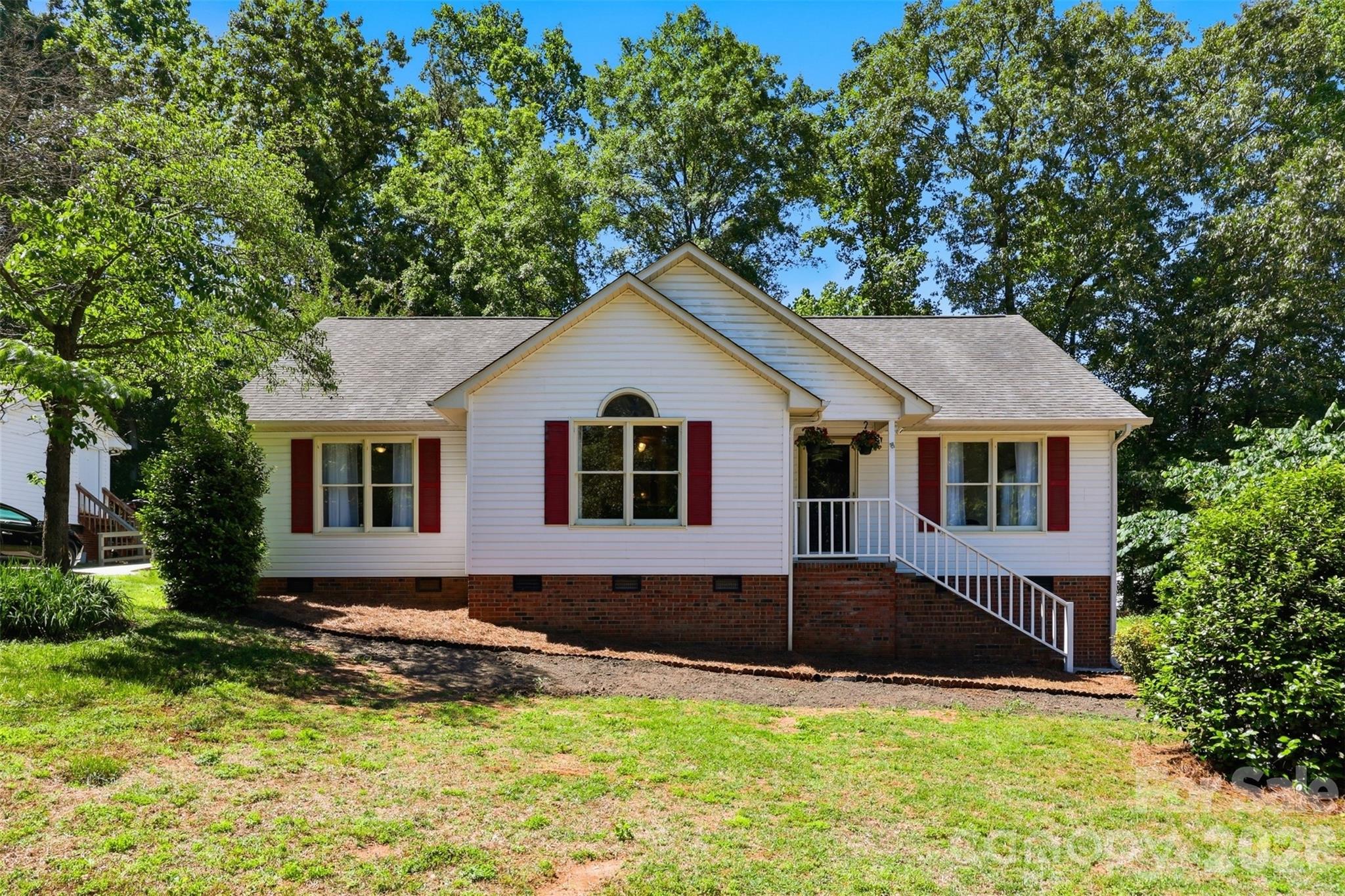 913 Pleasant Ridge Road Property Photo 1