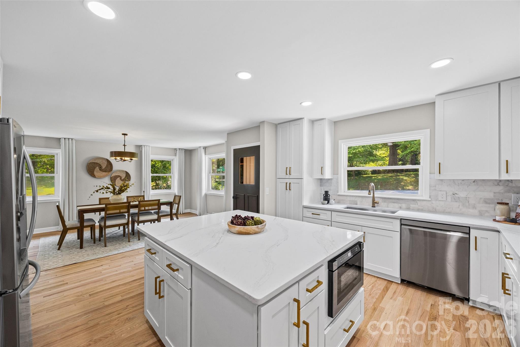 434 Sunnyside Drive Property Photo 2