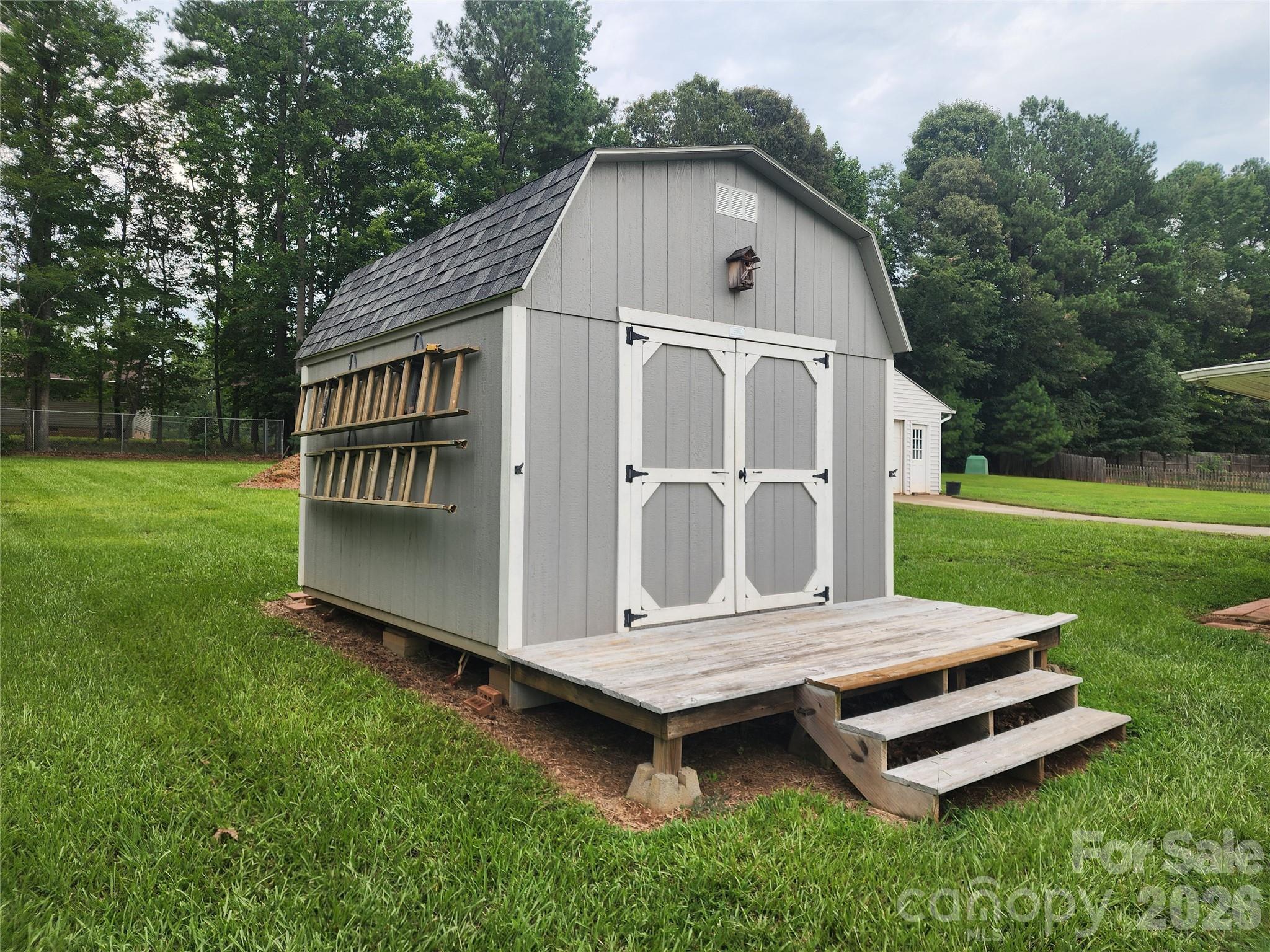 189 Brook Creek Drive Property Photo 6