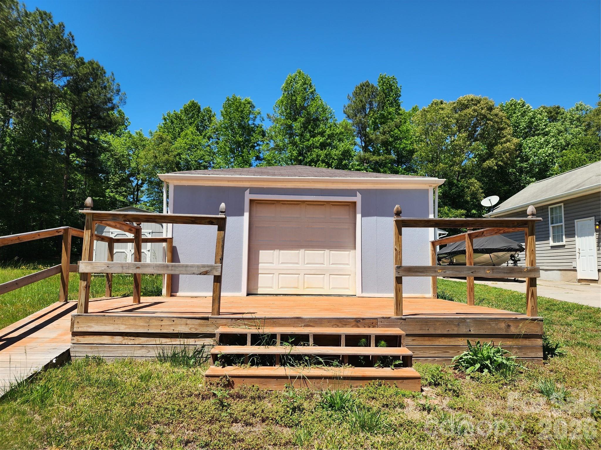 189 Brook Creek Drive Property Photo 8