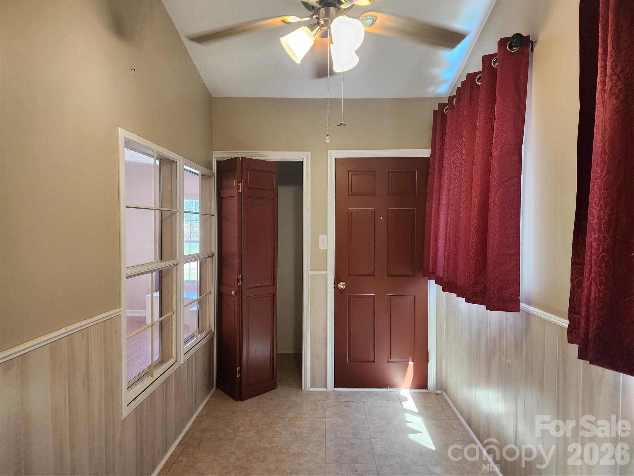 189 Brook Creek Drive Property Photo 12