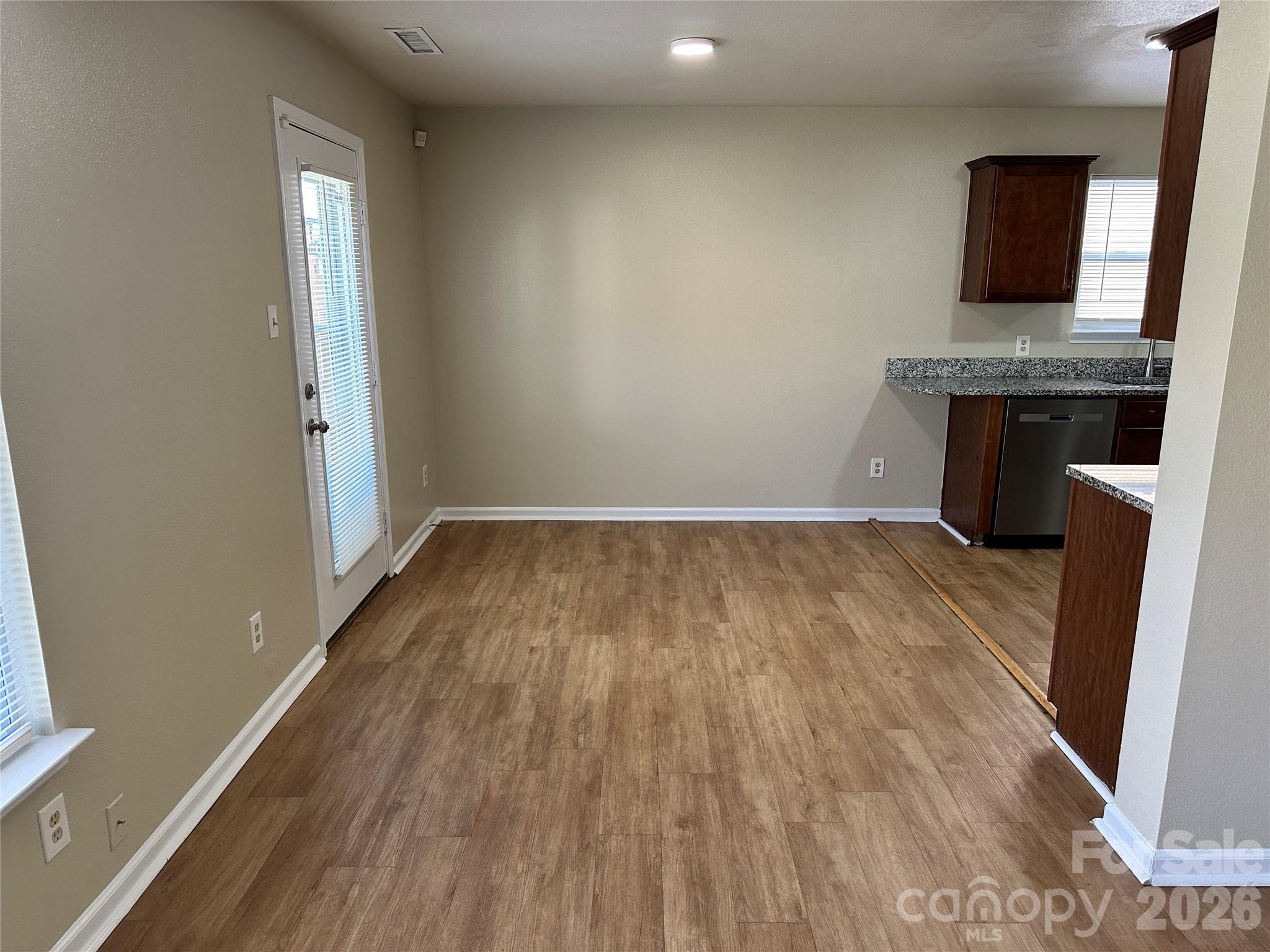 3042 Meadow Knoll Drive Property Photo 5