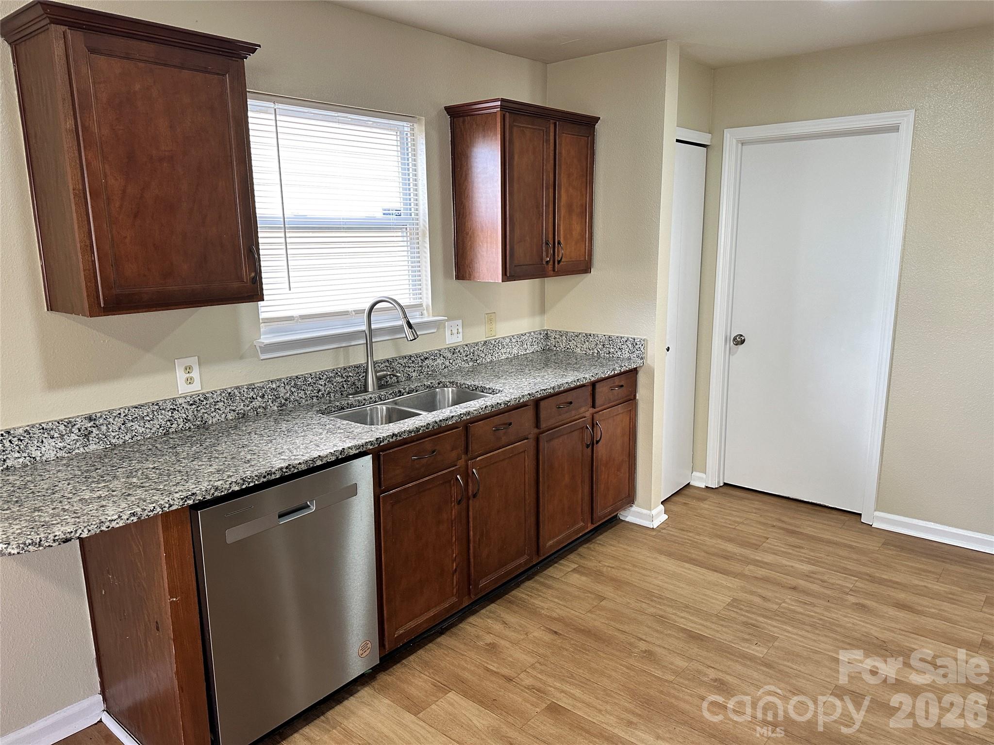 3042 Meadow Knoll Drive Property Photo 8