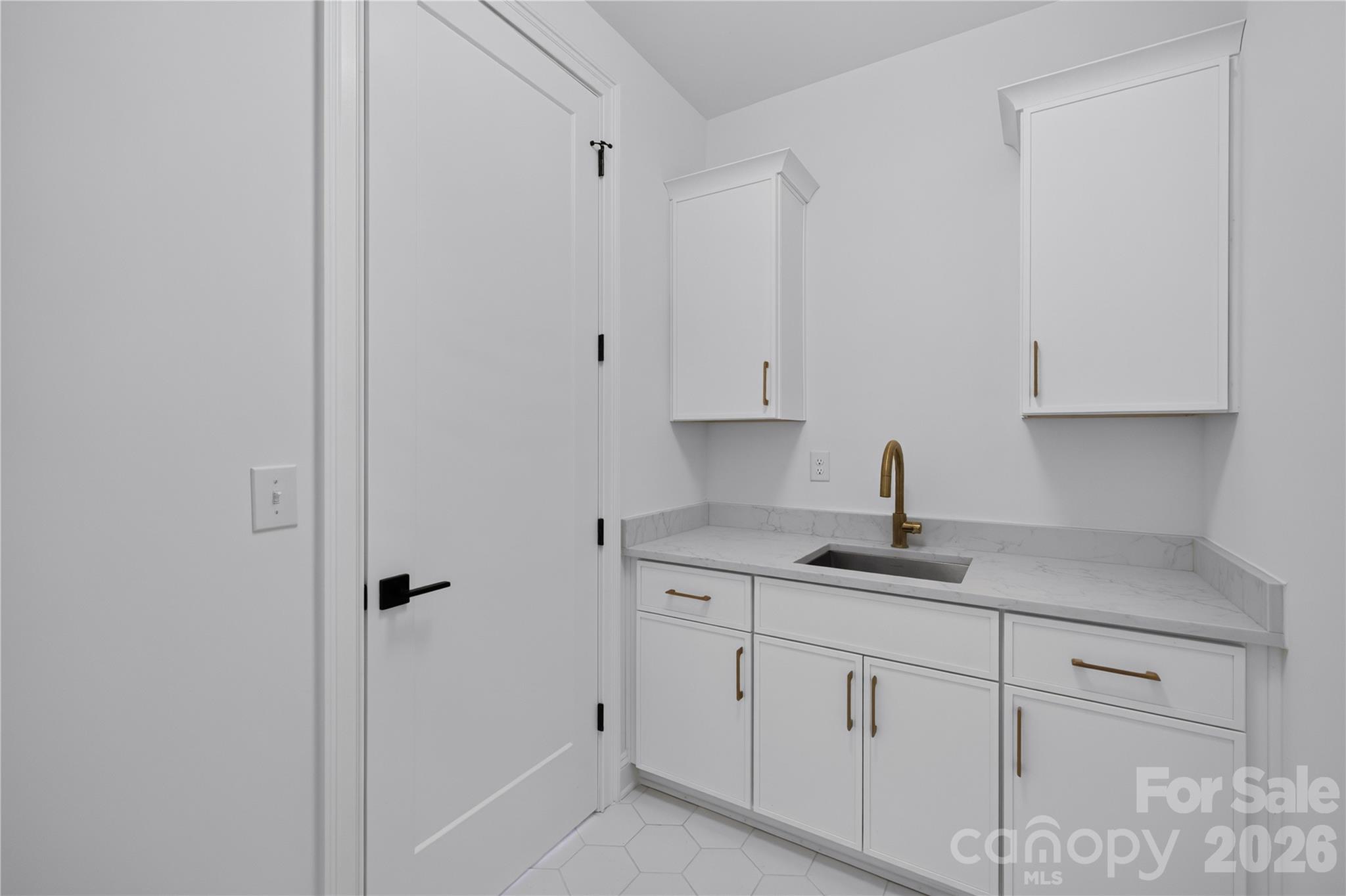 417 W Cama Street Property Photo 27