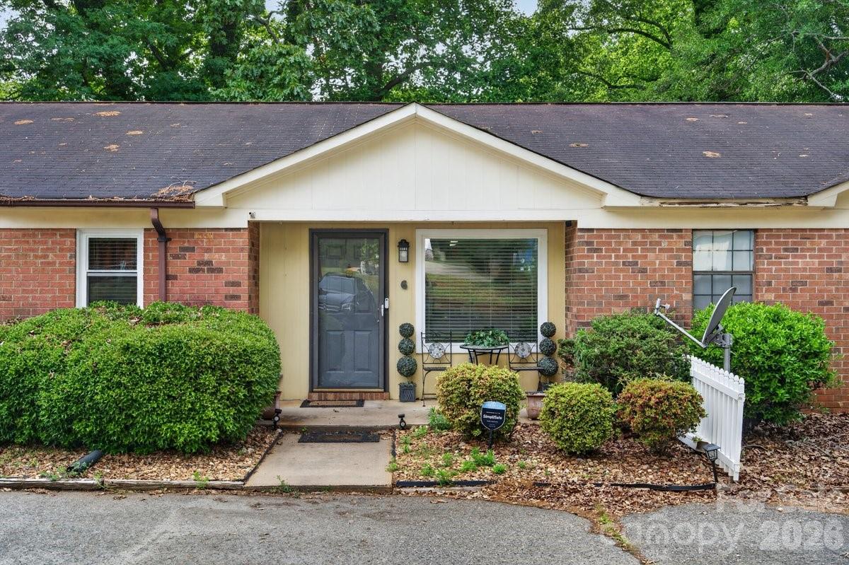 634 Hillcrest Drive 6 Property Photo 1
