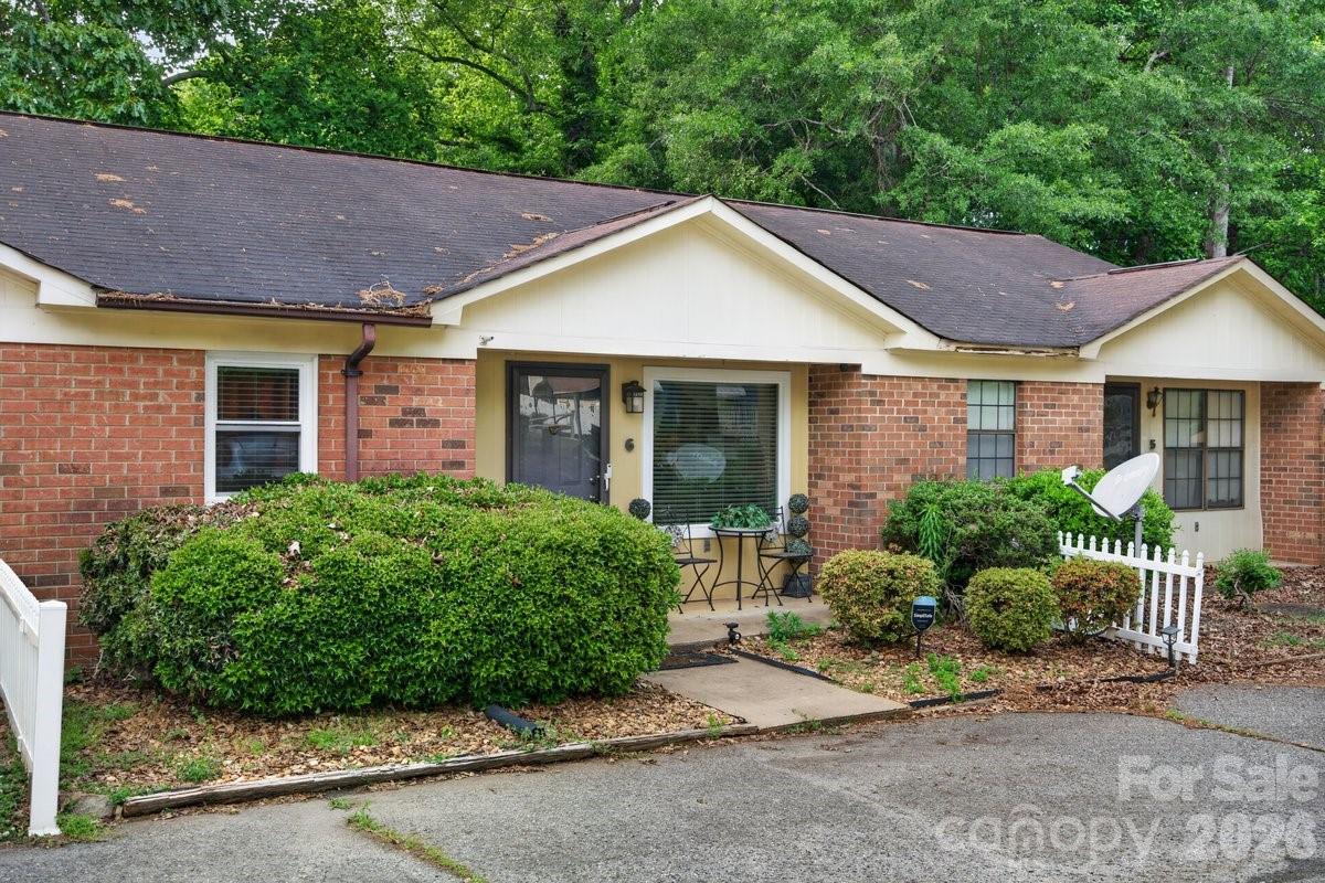 634 Hillcrest Drive 6 Property Photo 2