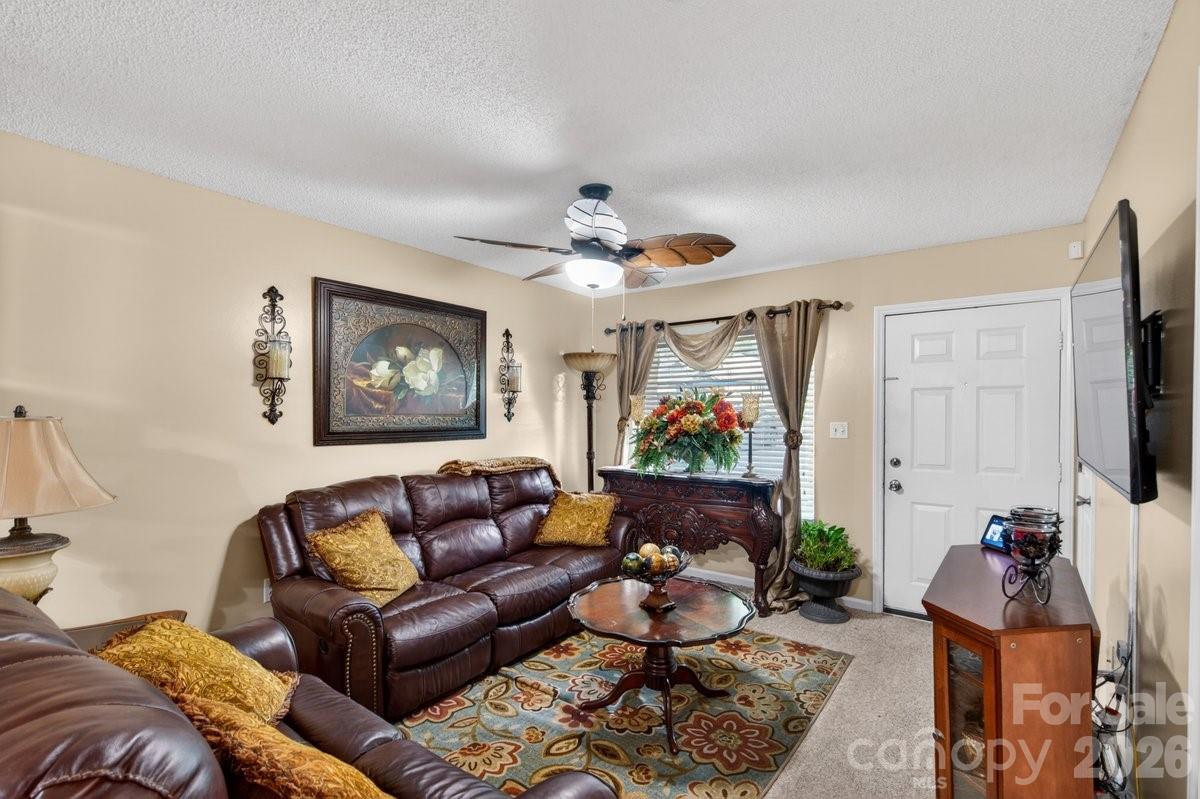 634 Hillcrest Drive 6 Property Photo 5
