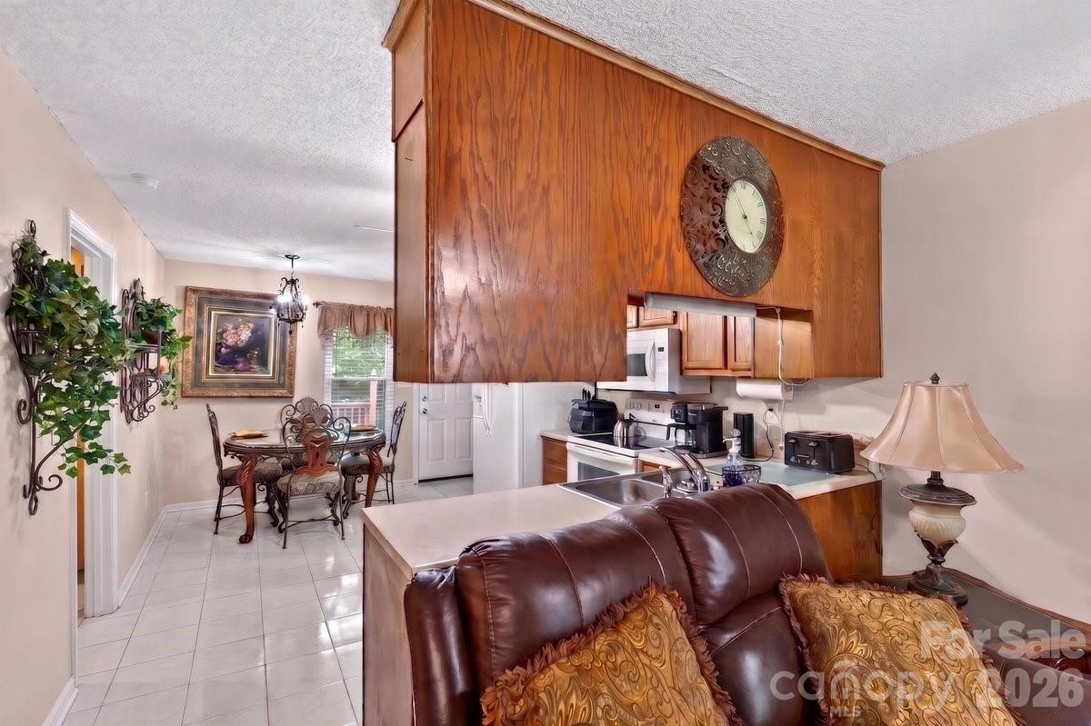 634 Hillcrest Drive 6 Property Photo 6