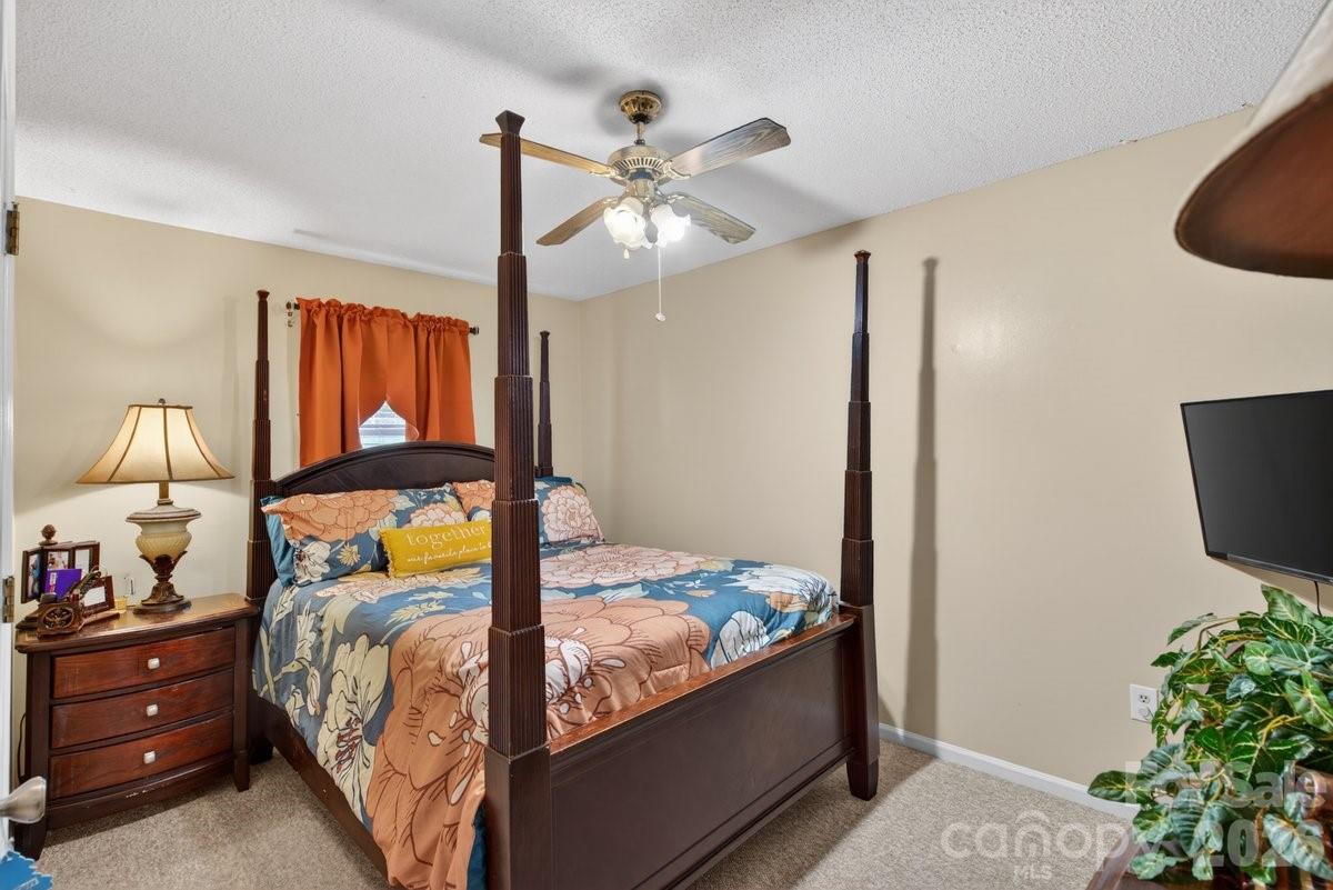 634 Hillcrest Drive 6 Property Photo 10